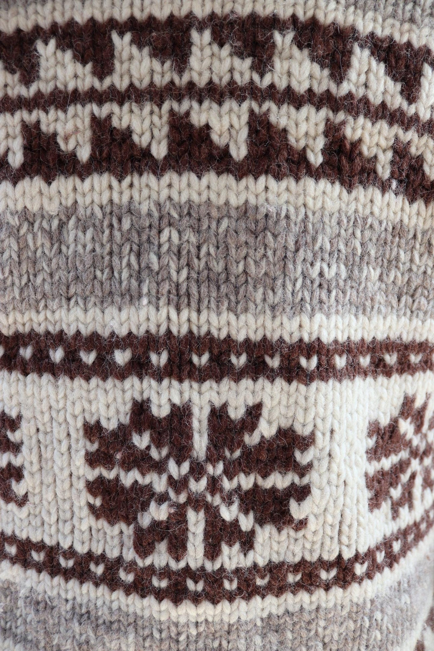 Vintage 1970s cowichan sweater - chunky wool cardigan - hand knitted jumper - snowflake design - 40” chest