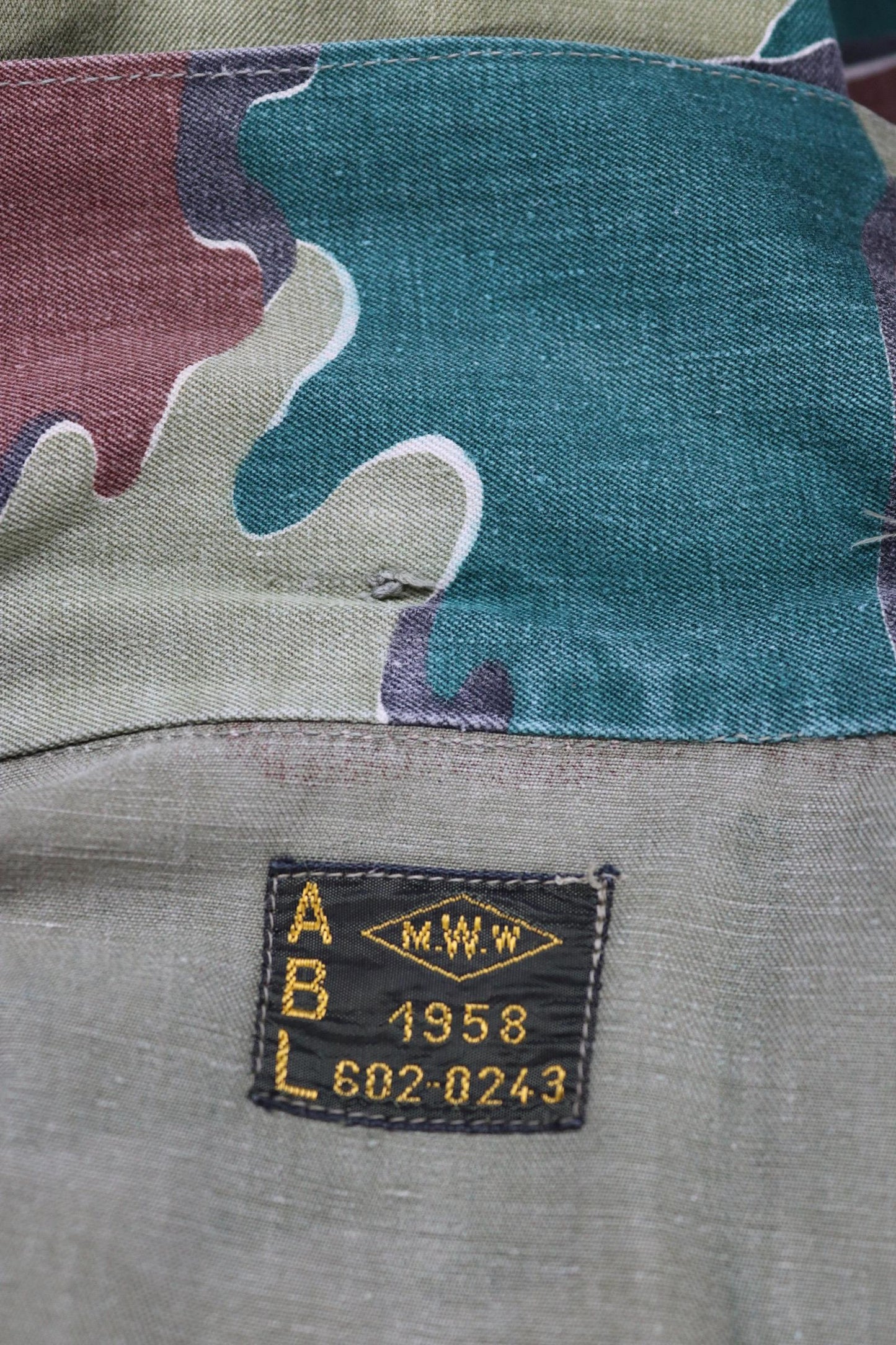 Vintage 1950s Belgian paratrooper jump smock - military anorak - army jacket - jigsaw camouflage - 48” chest