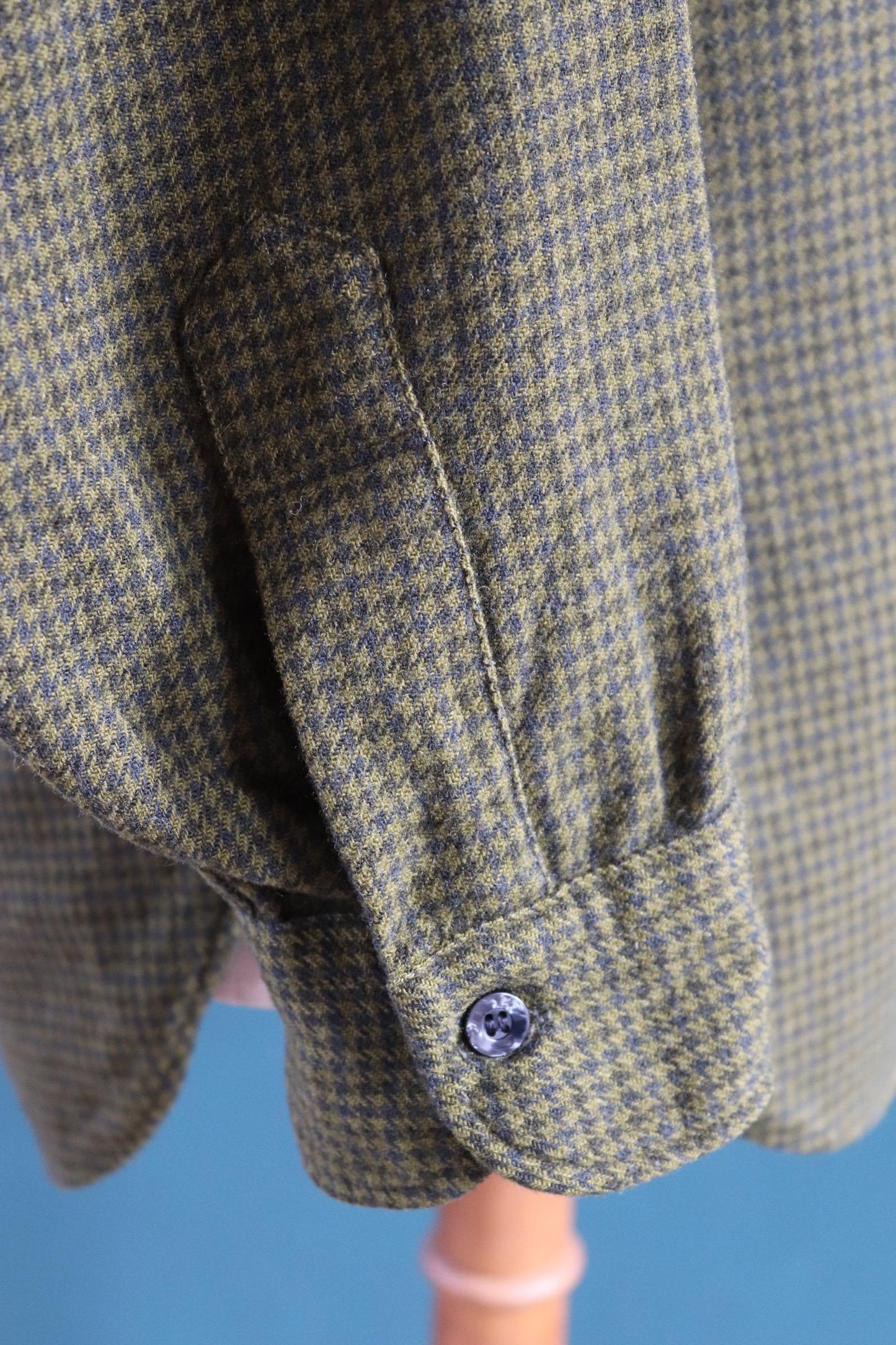 Vintage 1970s 80s Pendleton wool shirt - olive green dogtooth check - Ivy League style - 44” chest