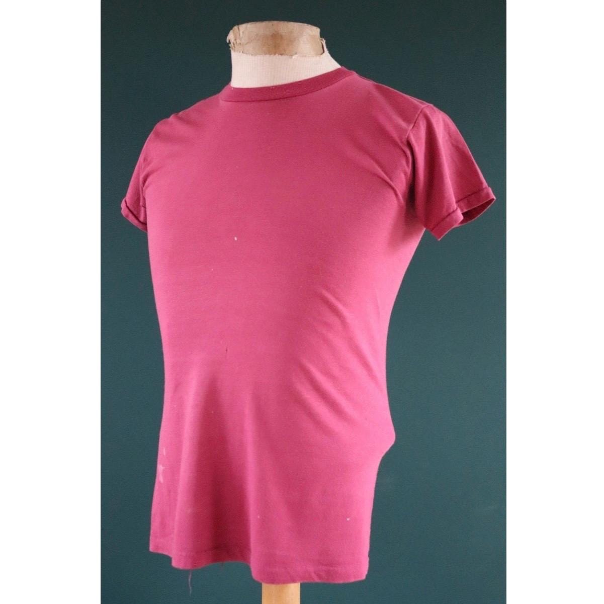 Vintage 1970s 80s t shirt - single stitch tee - plain pink - red burgundy - 34” chest