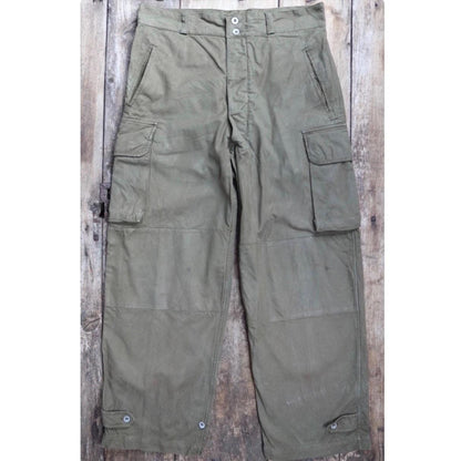 Vintage French military workwear cargo pants - M47 trousers - 1940s 50s khaki green cotton army overalls - 36” x 31”