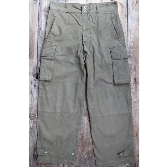 Vintage French military workwear cargo pants - M47 trousers - 1940s 50s khaki green cotton army overalls - 36” x 31”