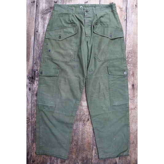 Vintage 1980s cargo trousers - Swedish air force utility pants - military workwear - green cotton twill - 32” x 30”