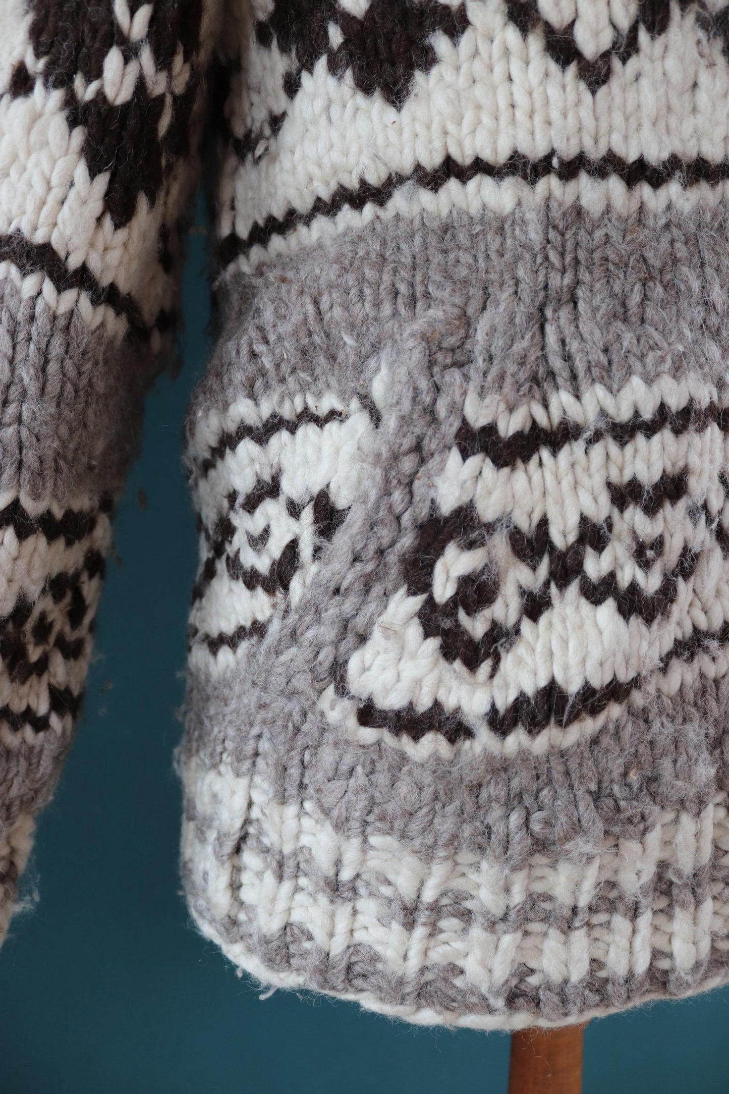 Vintage 1970s 80s Cowichan wool cardigan - hand knitted - chunky winter sweater - 40" chest