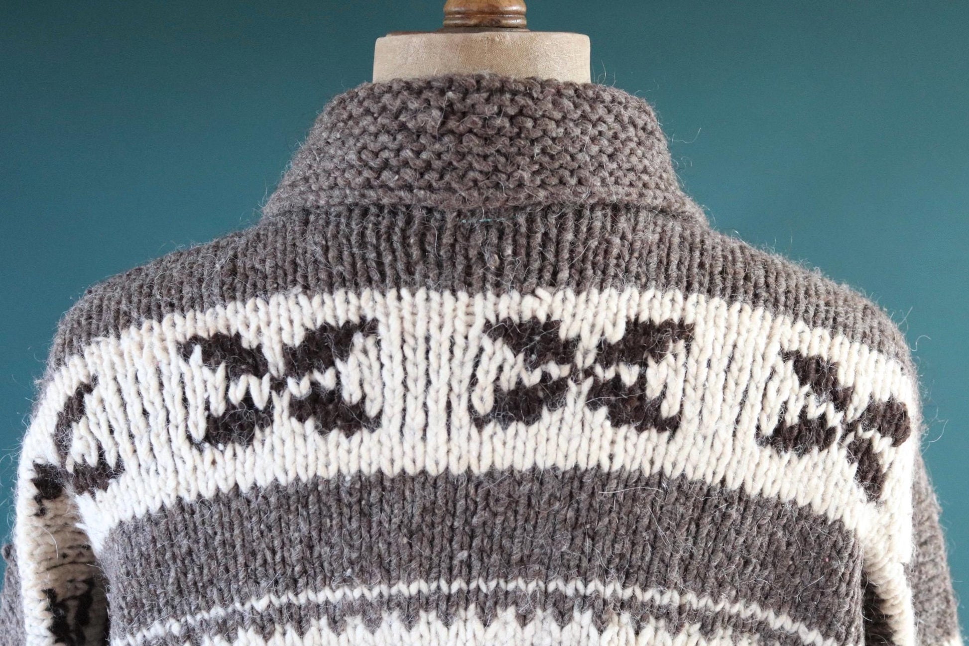Vintage 1980s Cowichan wool cardigan - hand knitted - chunky winter sweater - 48" chest