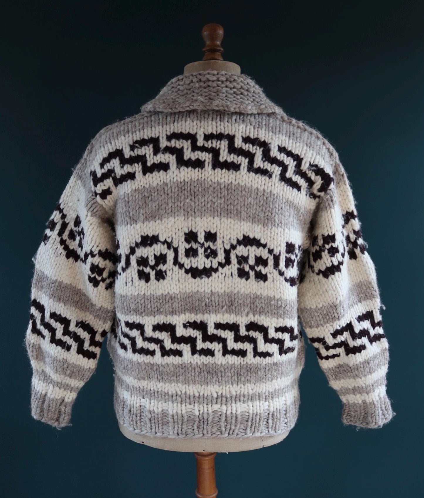 Vintage 1970s cowichan sweater - chunky wool jumper - hand knitted - shawl collar - 46” chest
