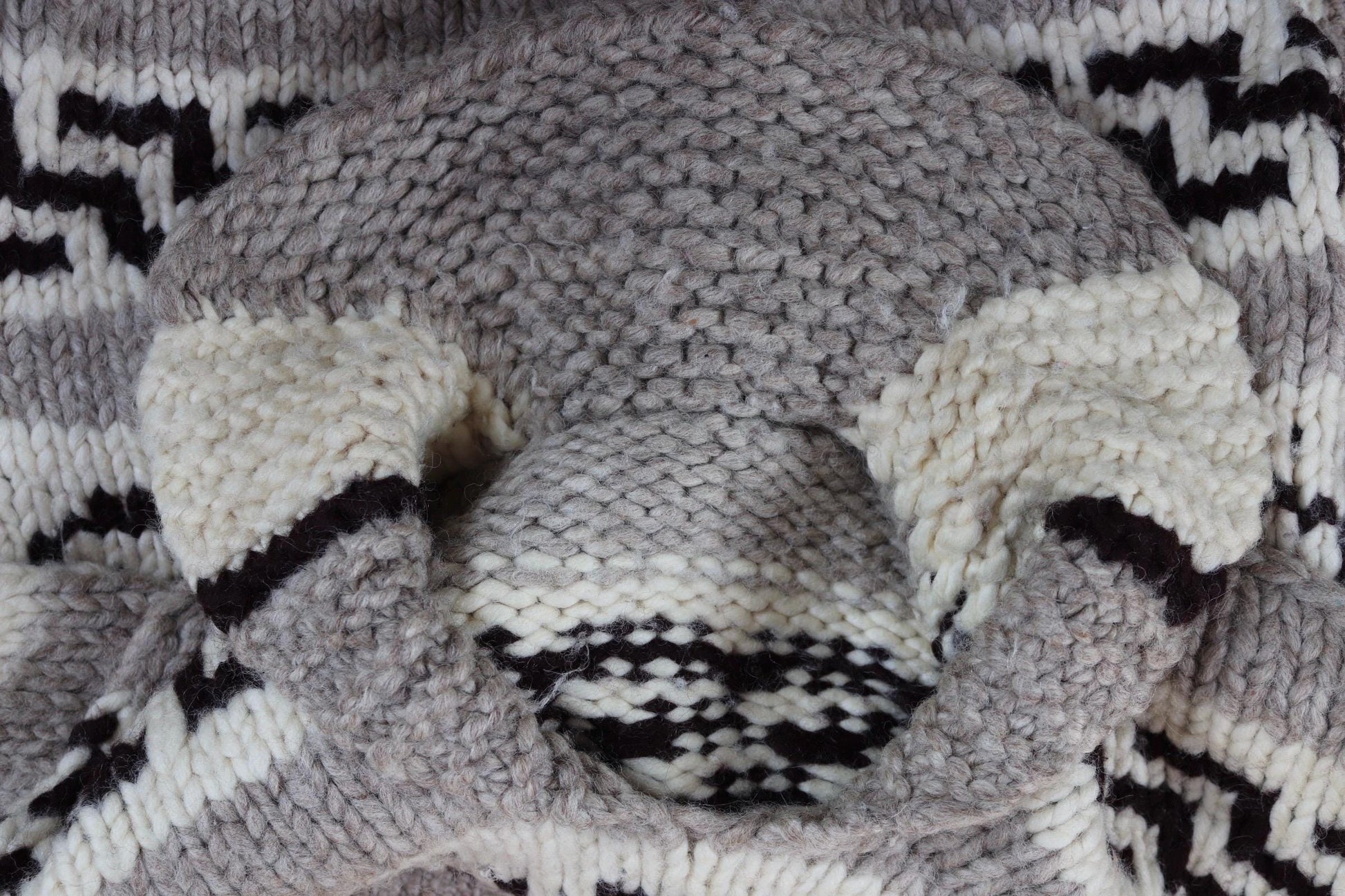 Vintage 1970s cowichan sweater - chunky wool jumper - hand knitted - shawl collar - 46” chest