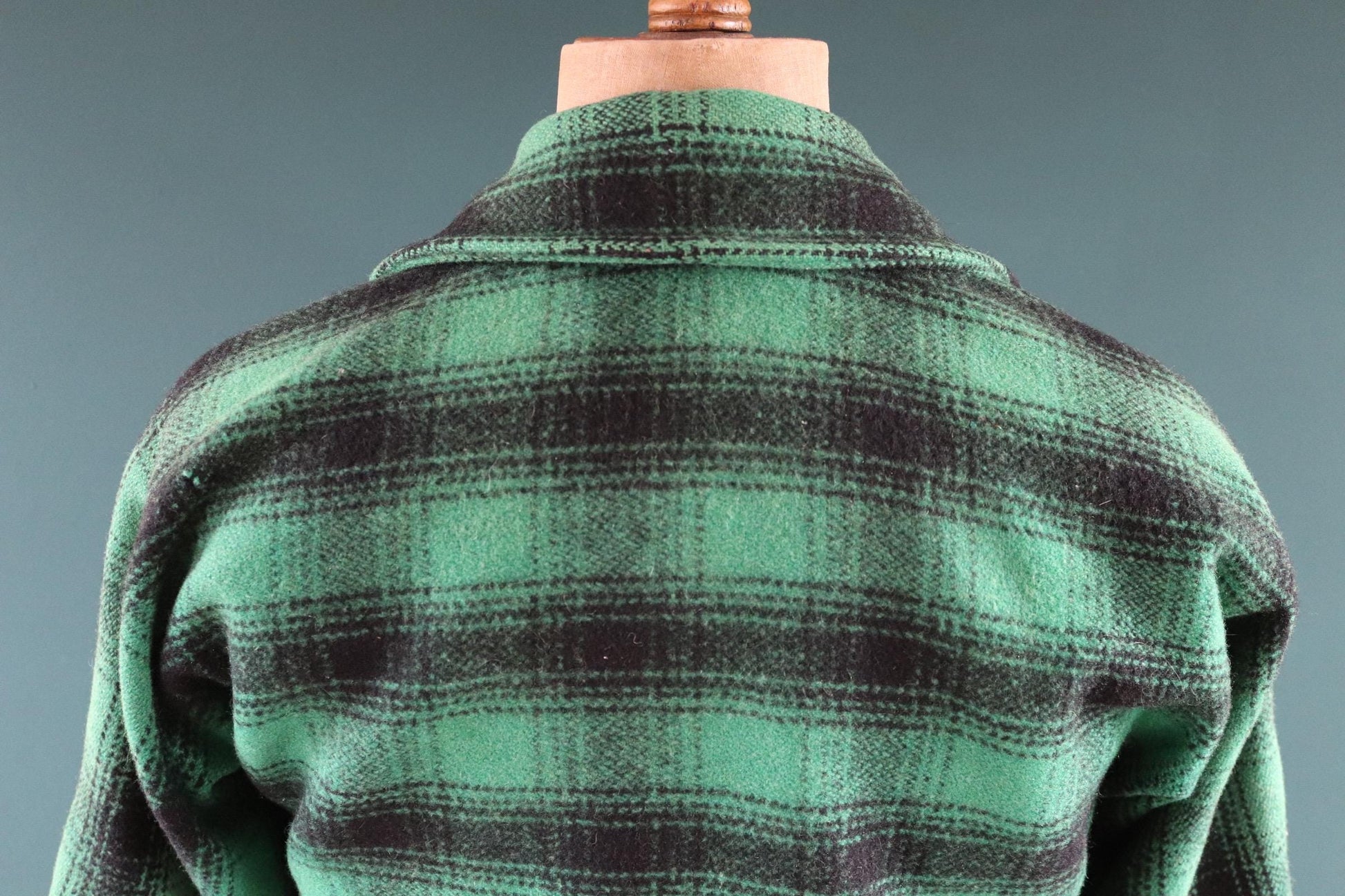 Vintage 1970s workwear jacket - green plaid cruiser - wool hunting mackinaw - winter chore coat - 40” chest