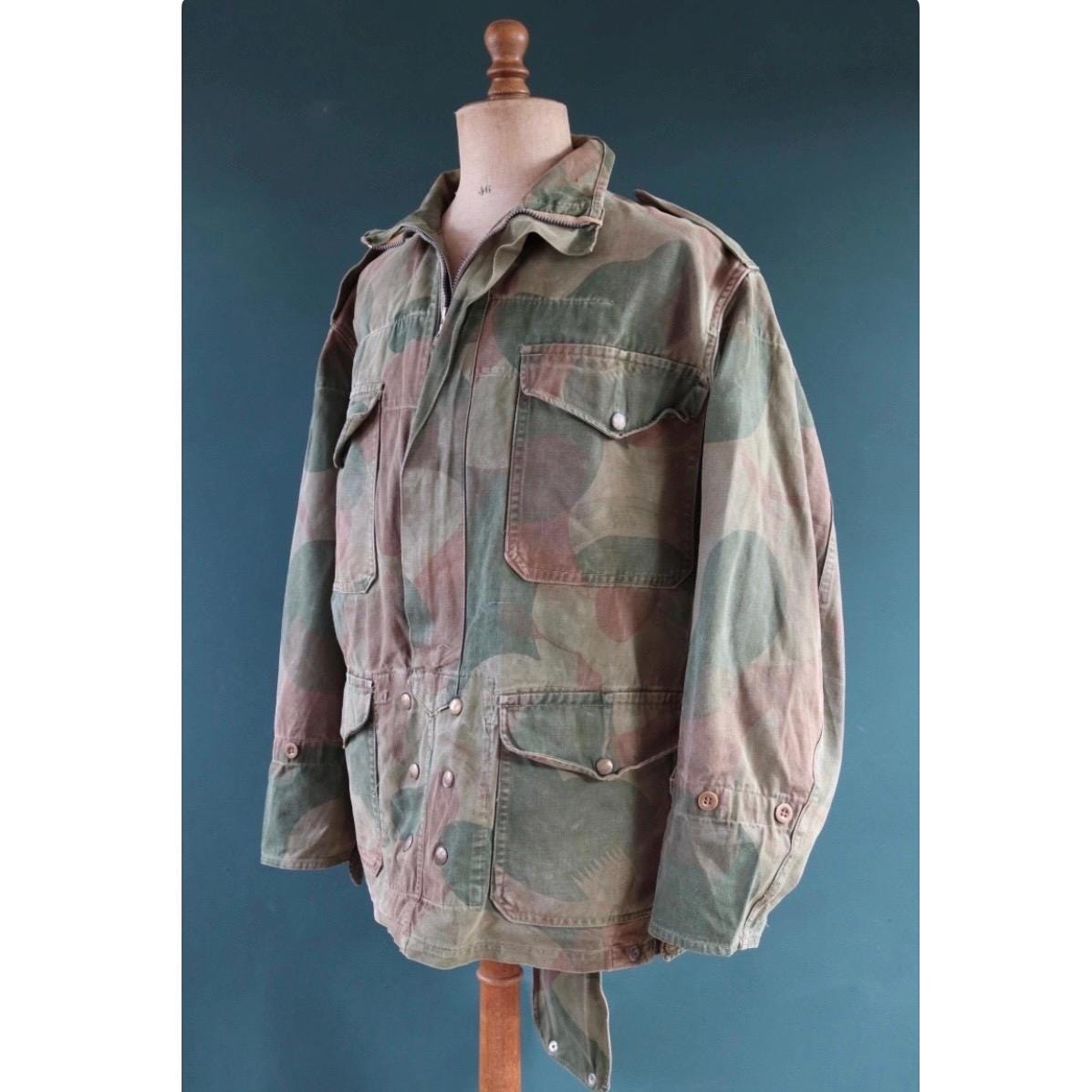 Vintage 1960s Belgian paratrooper smock - military anorak - moon and balls camouflage - 55” chest
