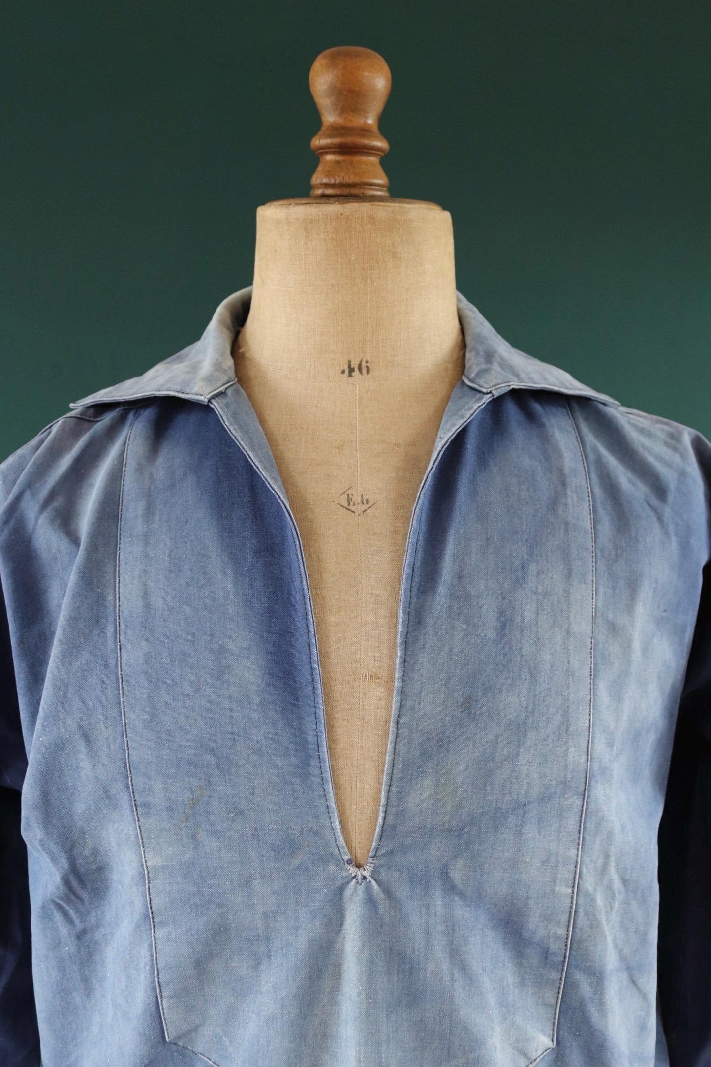 Vintage French workwear smock - 1930s chore shirt - sun faded indigo blue cotton - 46” chest