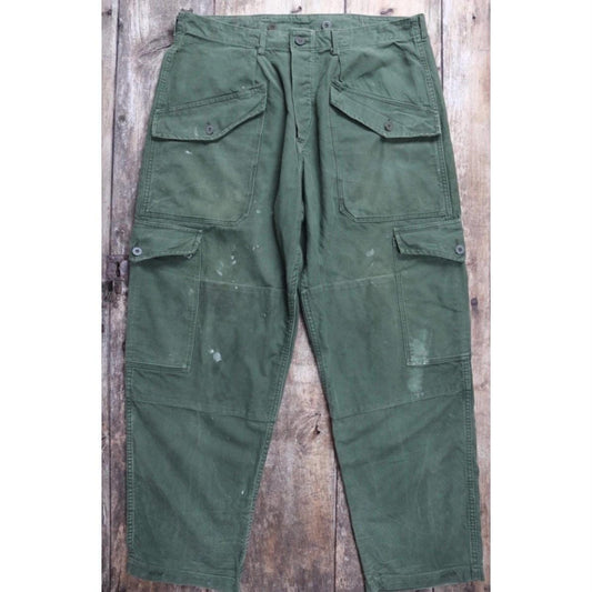 Vintage 1980s cargo trousers - Swedish military utility pants - air force workwear - green cotton twill - 36” x 30”