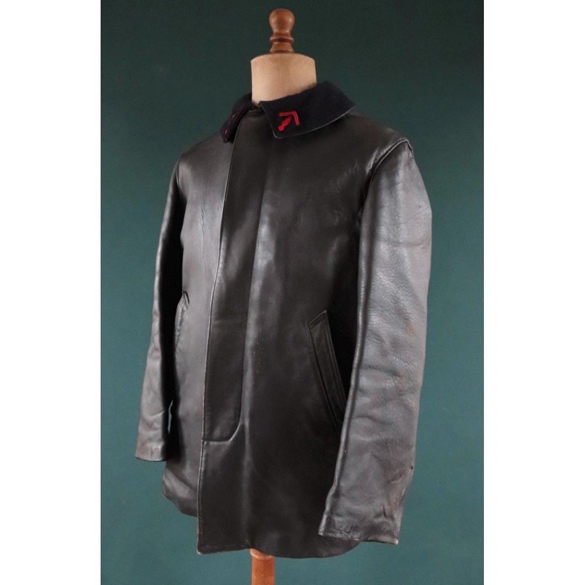 Vintage 1960s 70s French leather jacket - Le Corbusier style - firefighter workwear - 44” chest