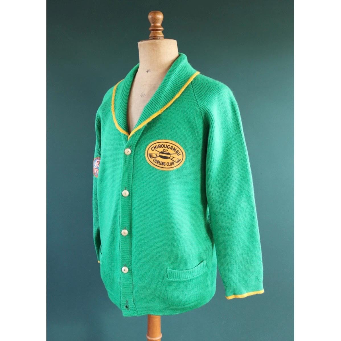 Vintage curling sweater - 1970s knitted cardigan - shawl collar - 45” chest