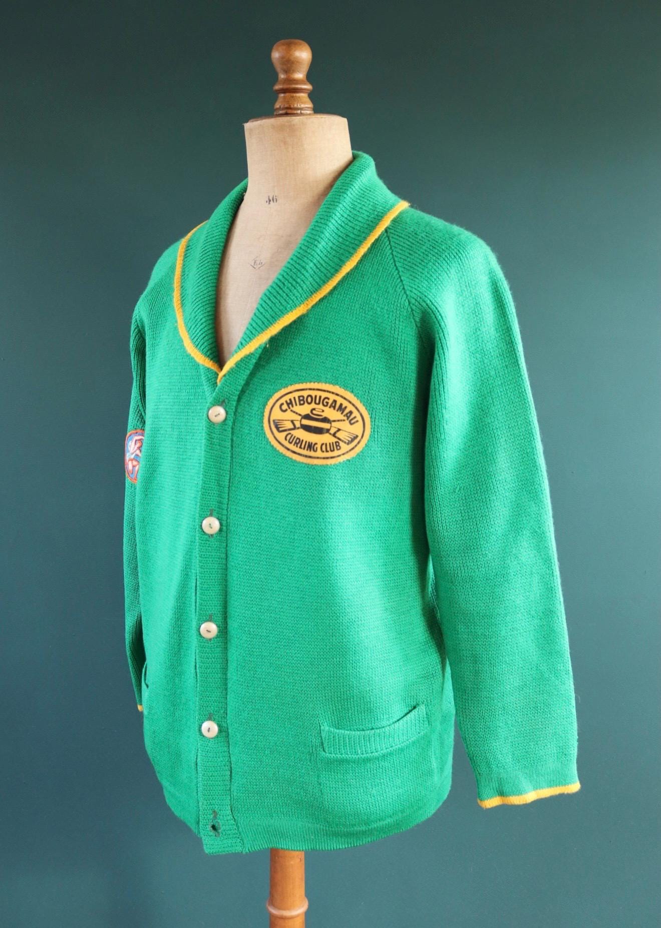 Vintage curling sweater - 1970s knitted cardigan - shawl collar - 45” chest