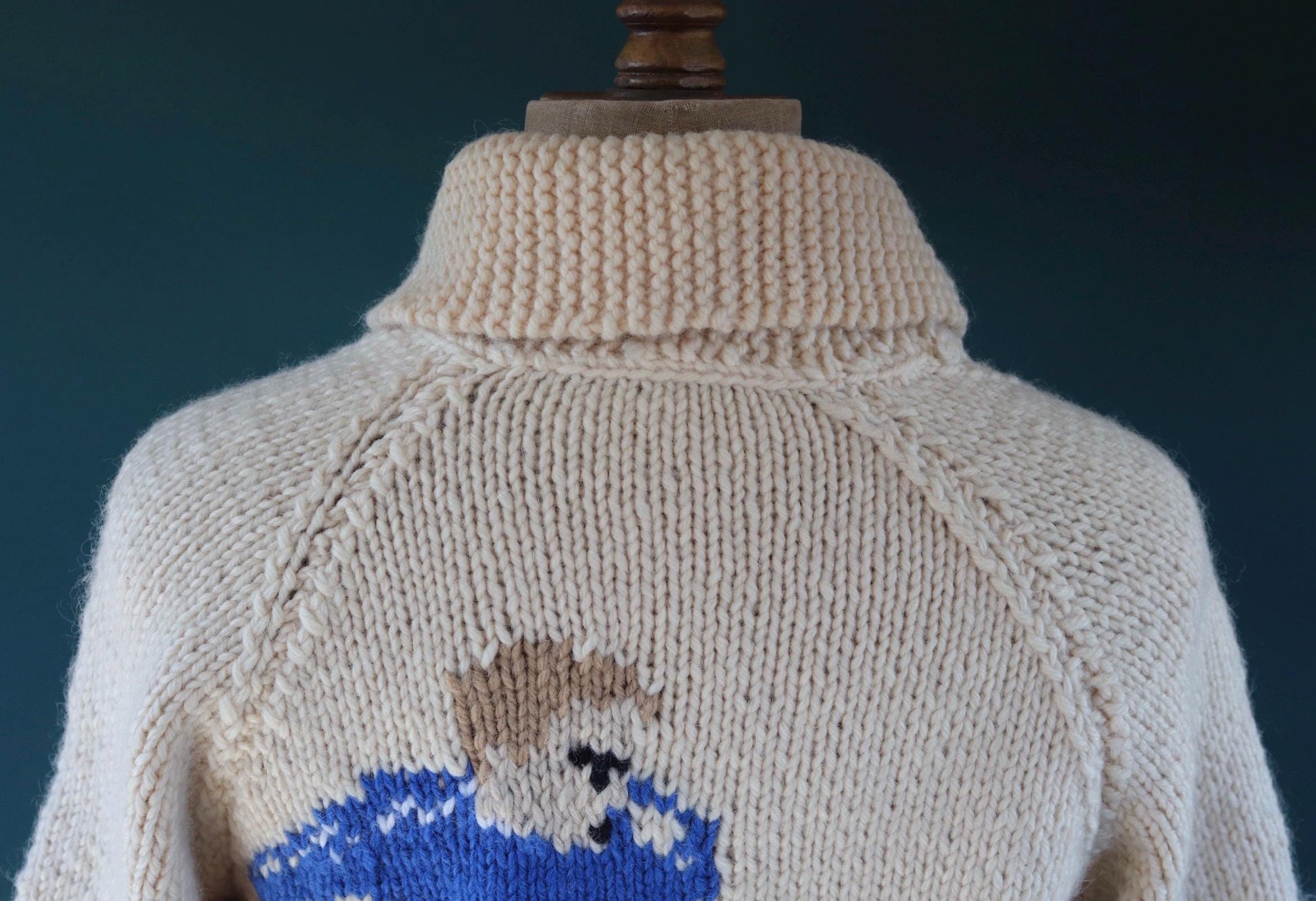 Vintage 1960s novelty hand knitted cardigan - ice hockey design - Mary Maxim - cowichan sweater - 44” chest