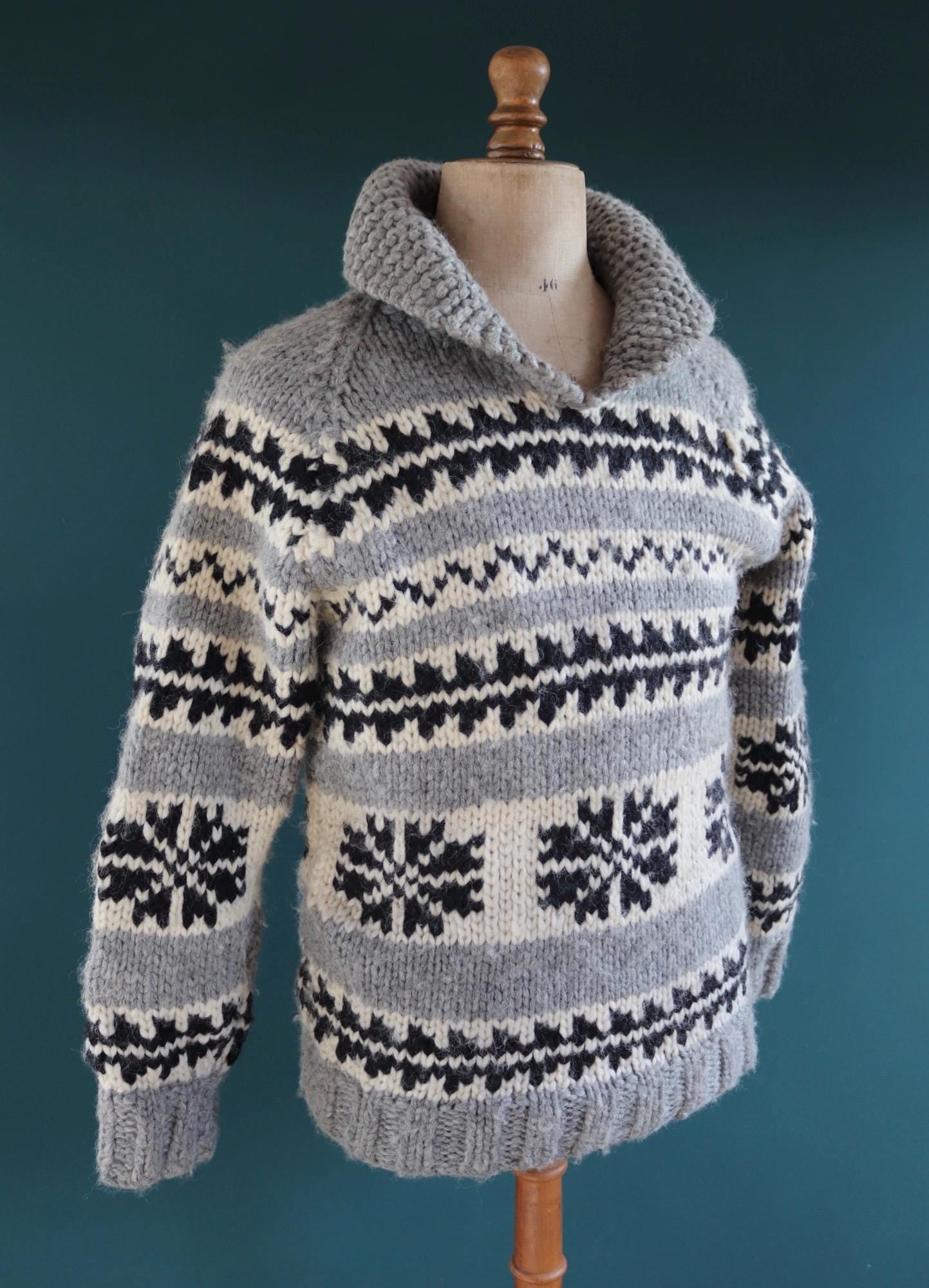 Vintage 1970s hand knitted Cowichan sweater - snowflake design - wool jumper - shawl collar - 40” chest