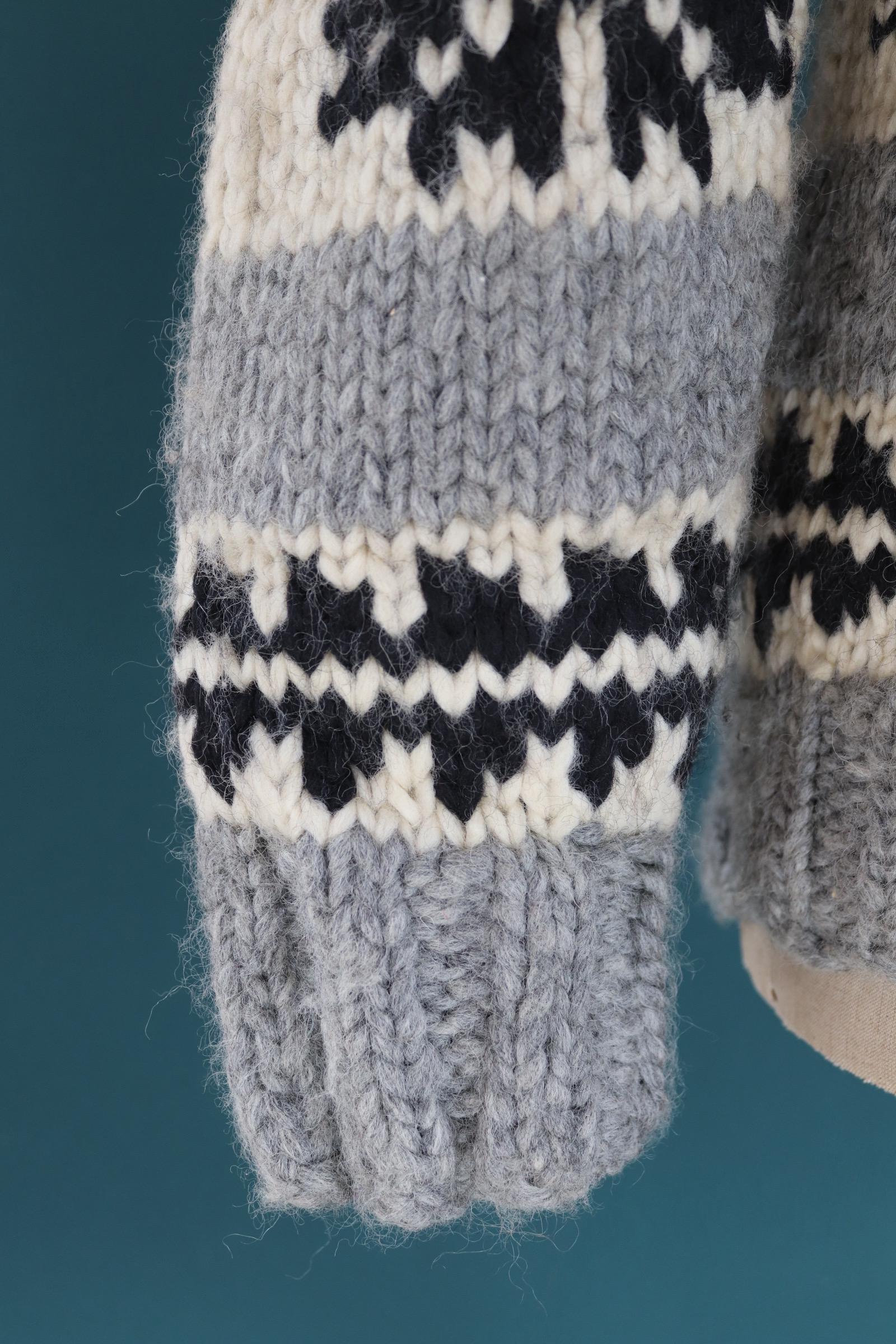 Vintage 1970s hand knitted Cowichan sweater - snowflake design - wool jumper - shawl collar - 40” chest