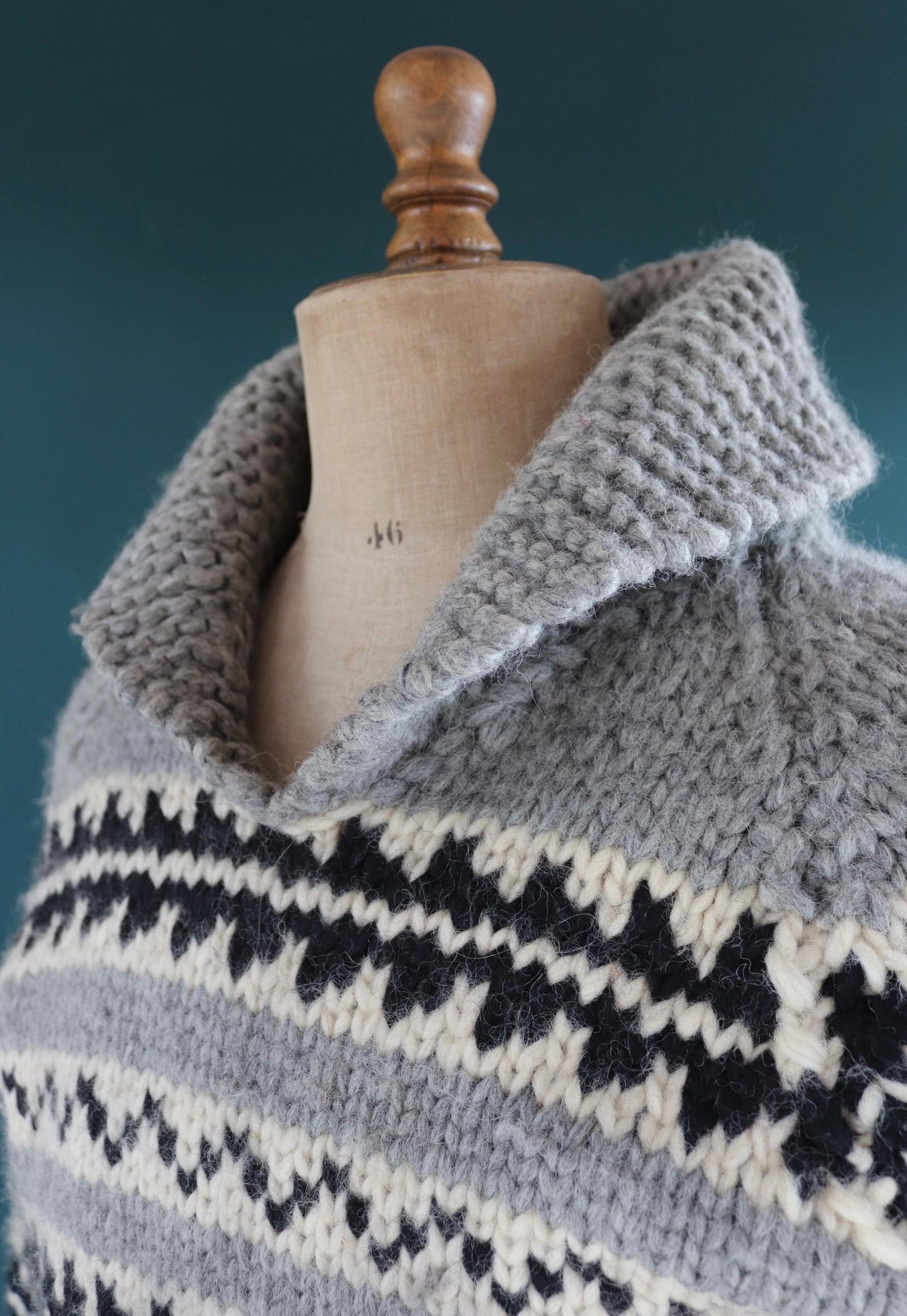 Vintage 1970s hand knitted Cowichan sweater - snowflake design - wool jumper - shawl collar - 40” chest