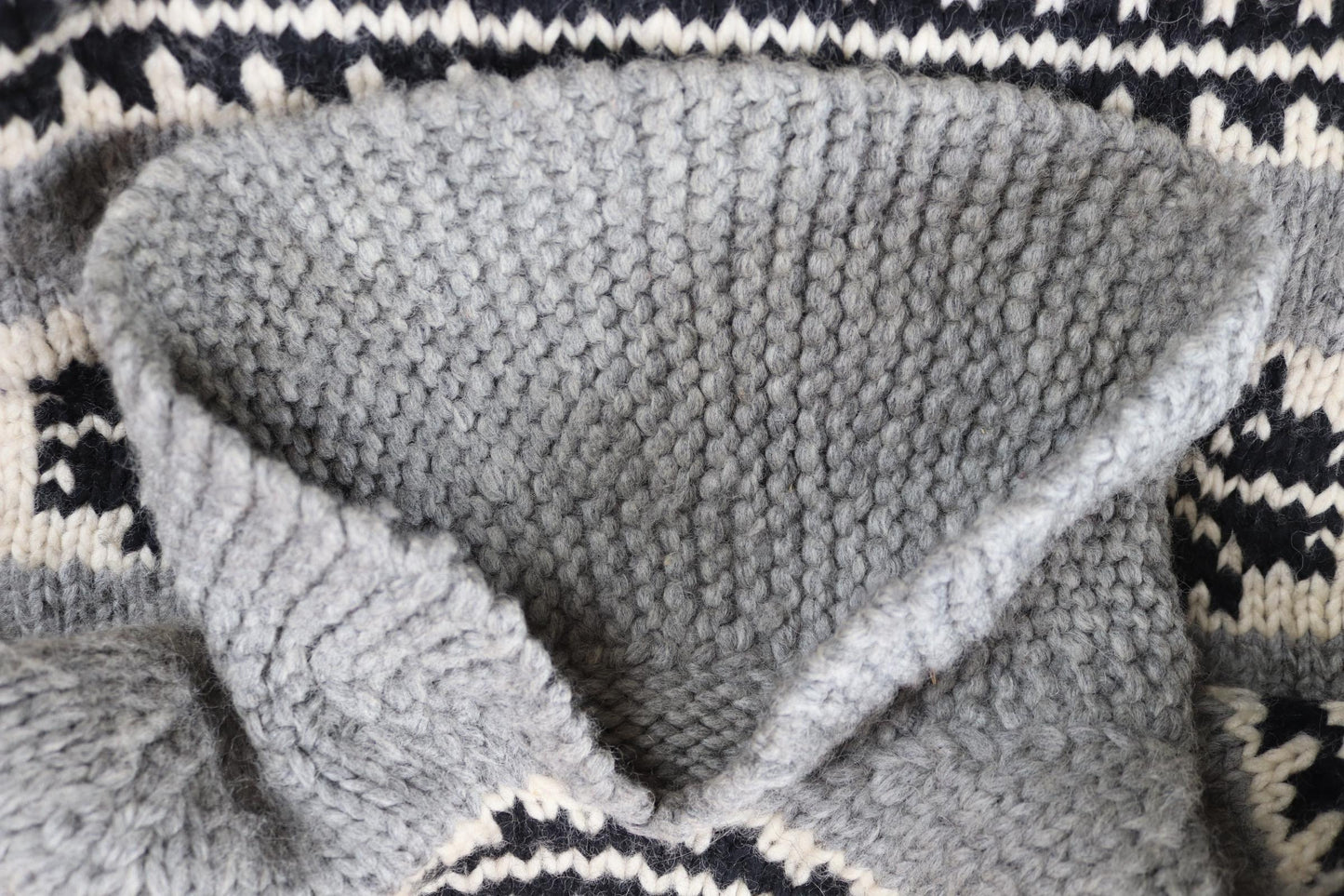 Vintage 1970s hand knitted Cowichan sweater - snowflake design - wool jumper - shawl collar - 40” chest