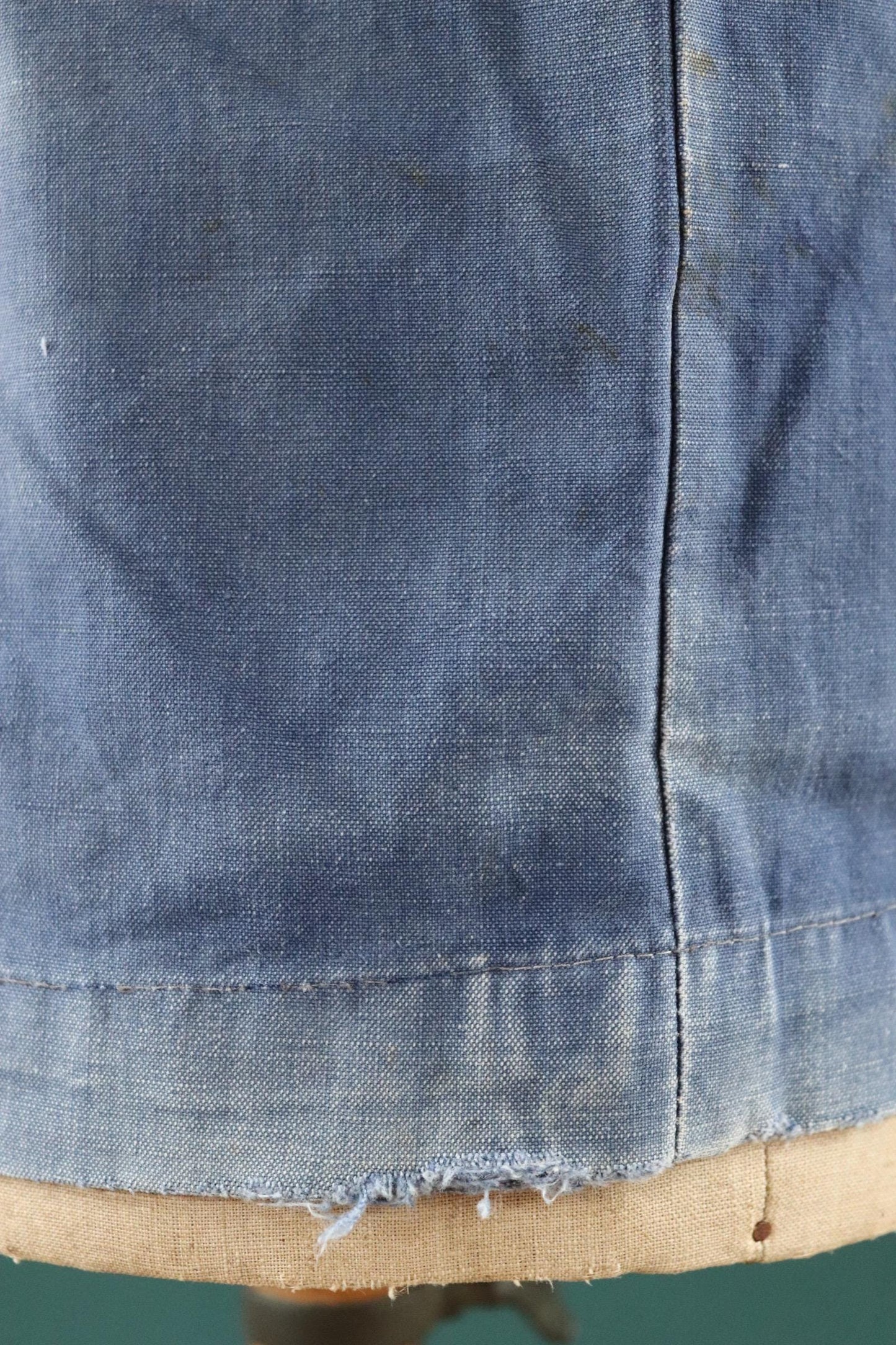 Vintage French workwear smock - 1930s chore shirt - sun faded indigo blue cotton - 46” chest