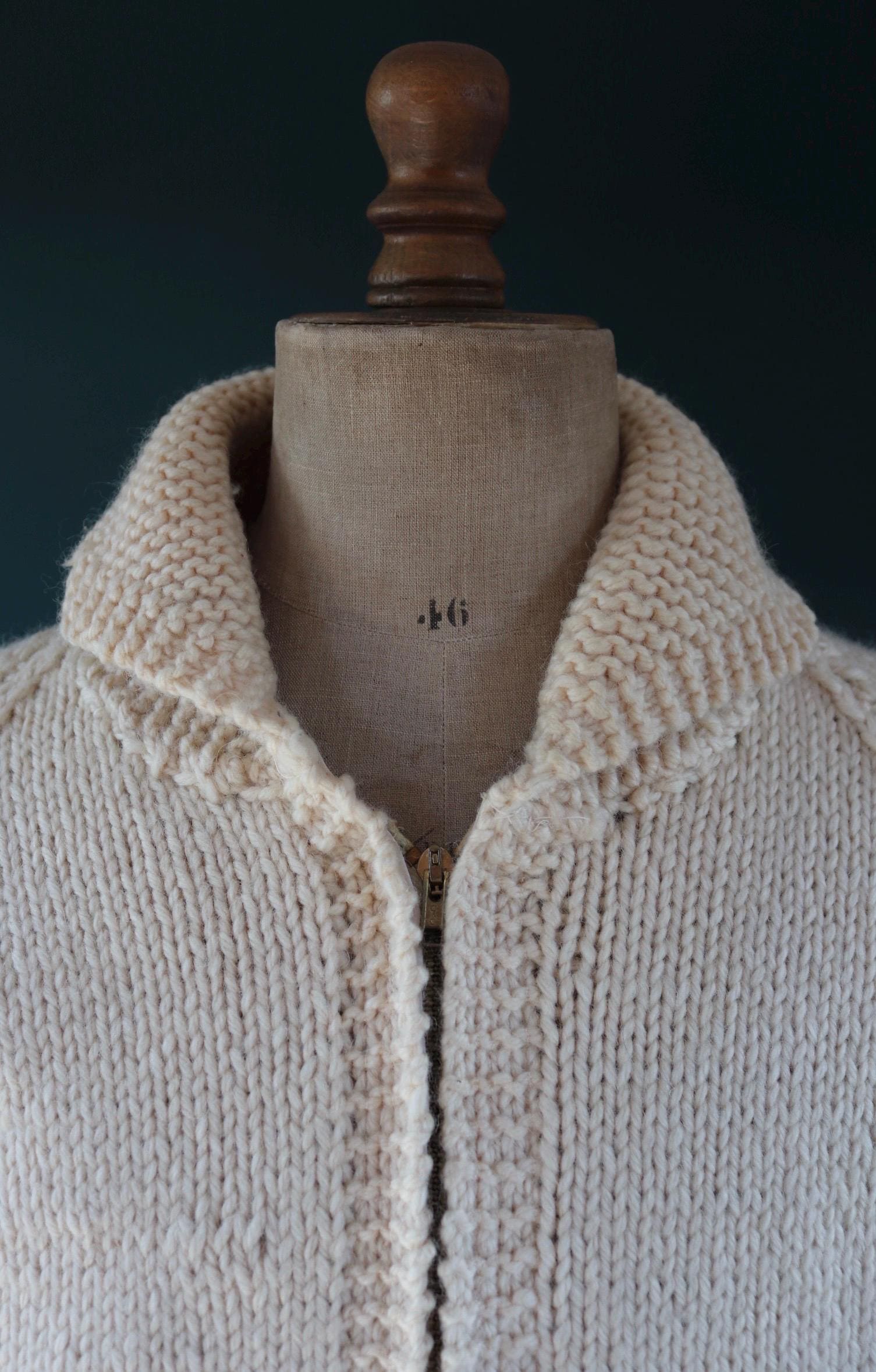 Vintage 1960s novelty hand knitted cardigan - ice hockey design - Mary Maxim - cowichan sweater - 44” chest