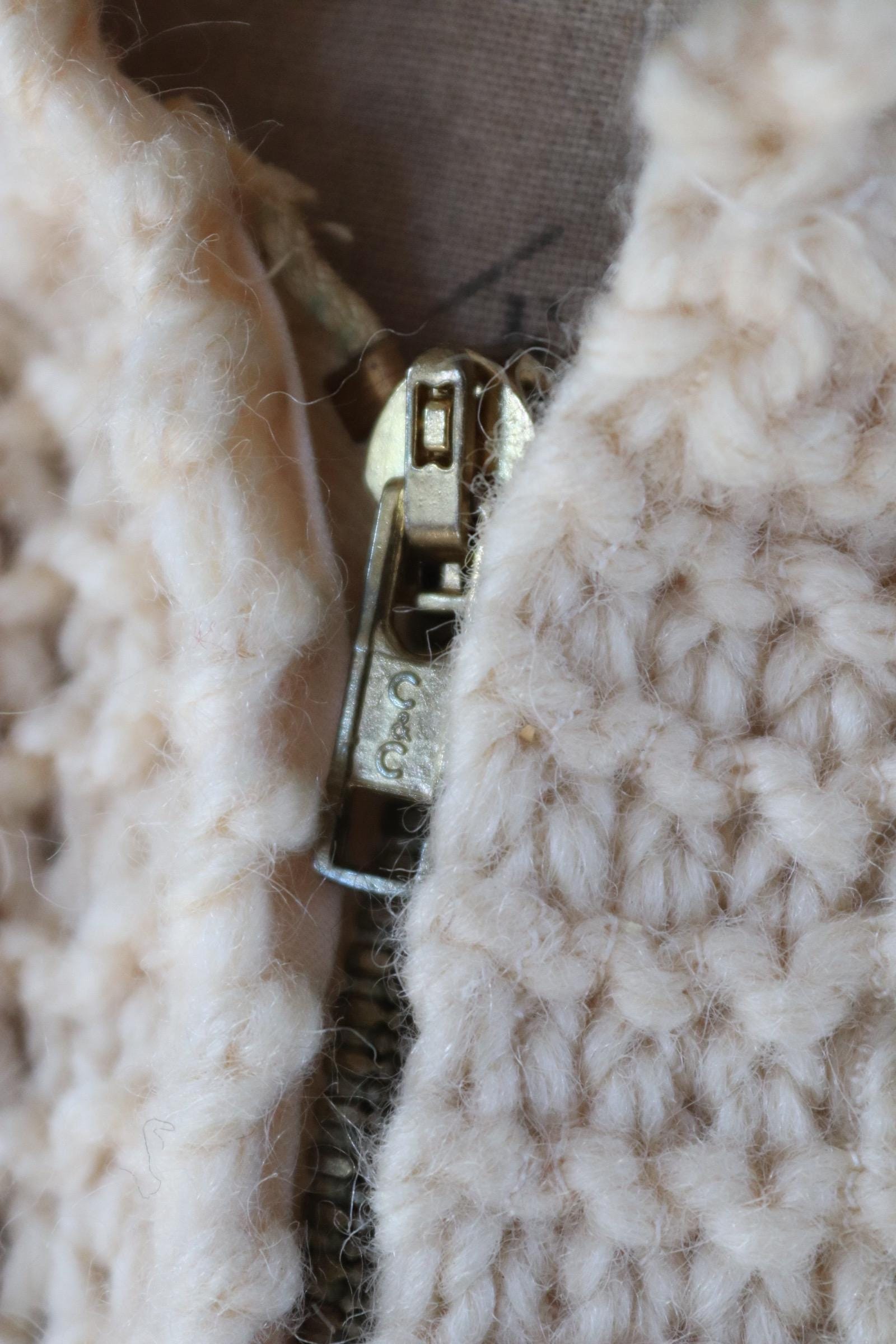 Vintage 1960s novelty hand knitted cardigan - ice hockey design - Mary Maxim - cowichan sweater - 44” chest