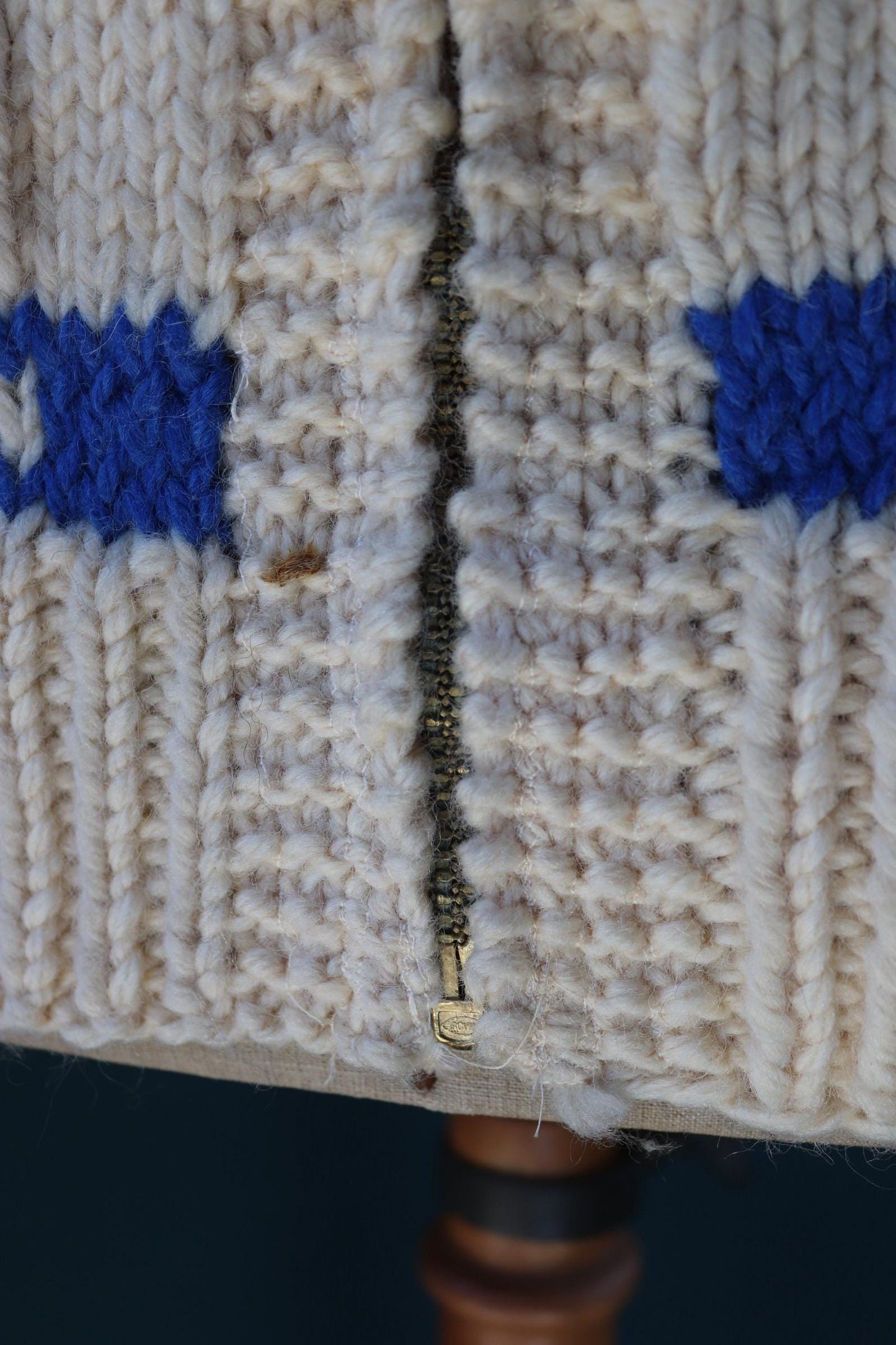 Vintage 1960s novelty hand knitted cardigan - ice hockey design - Mary Maxim - cowichan sweater - 44” chest