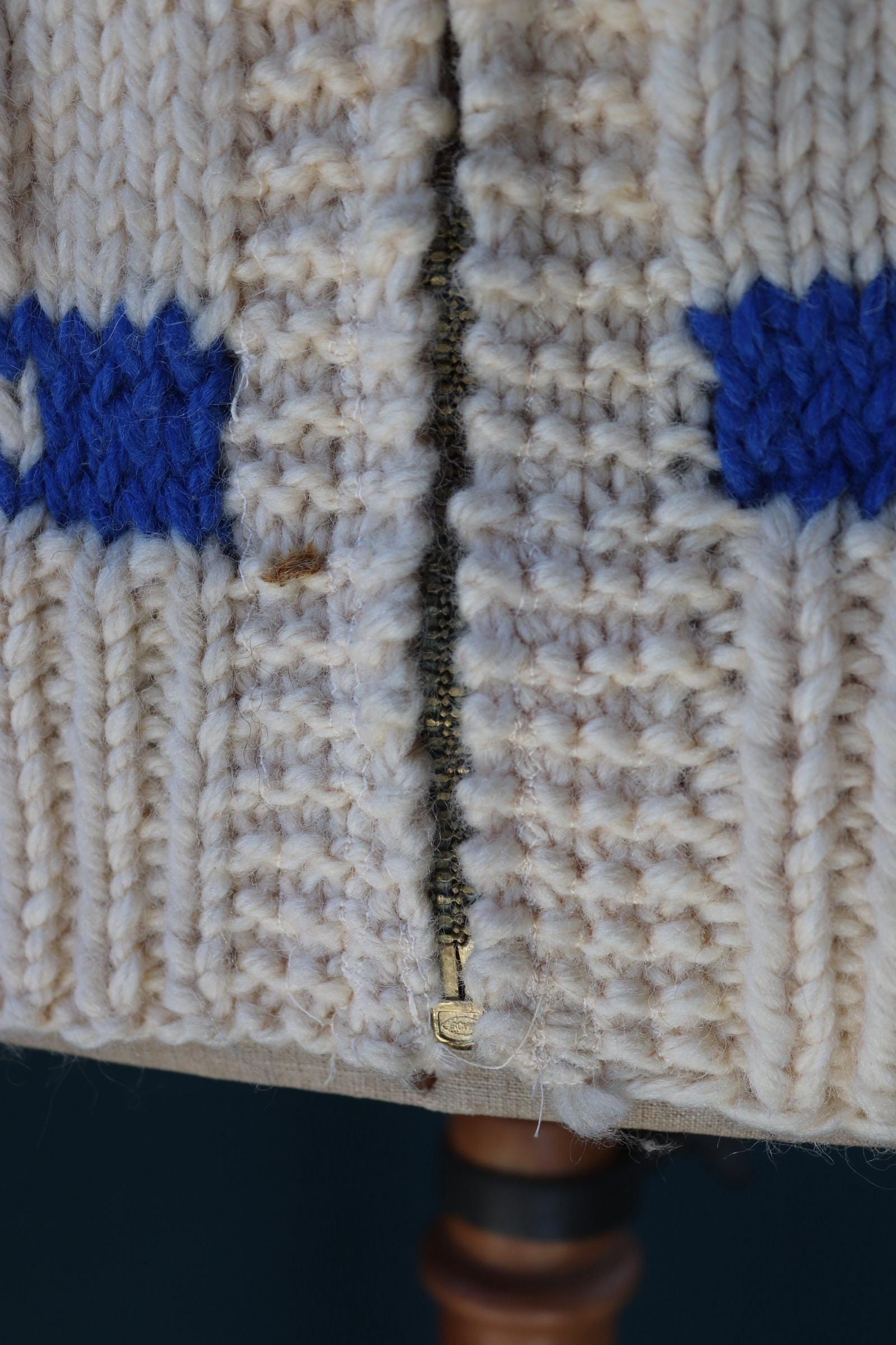 Vintage 1960s novelty hand knitted cardigan - ice hockey design - Mary Maxim - cowichan sweater - 44” chest