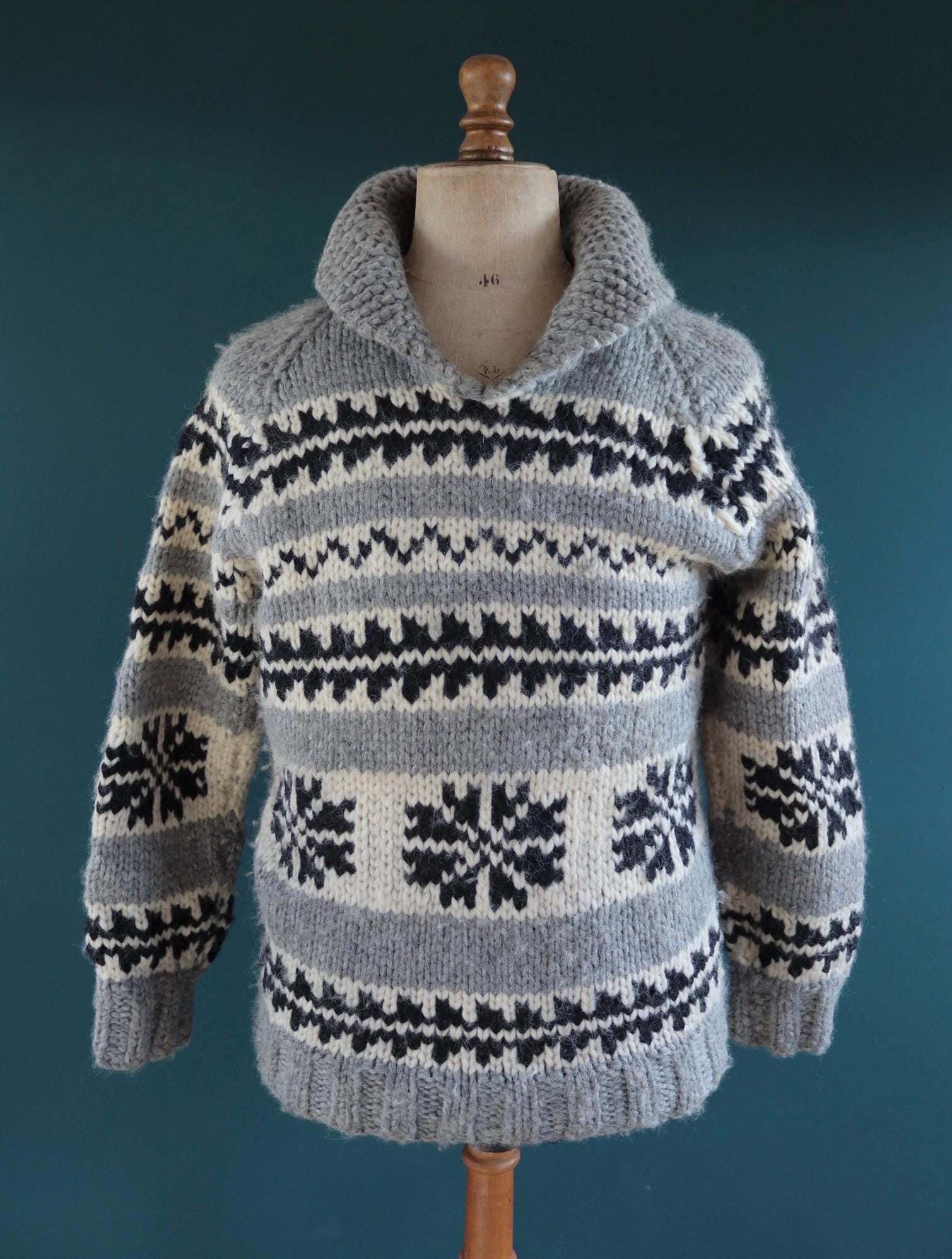 Vintage 1970s hand knitted Cowichan sweater - snowflake design - wool jumper - shawl collar - 40” chest