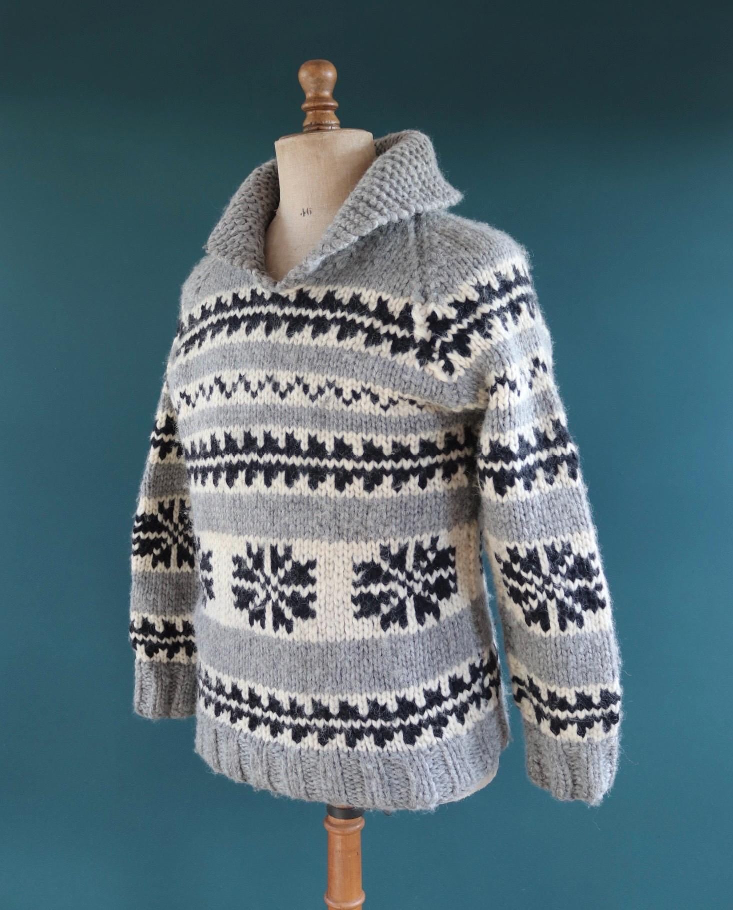 Vintage 1970s hand knitted Cowichan sweater - snowflake design - wool jumper - shawl collar - 40” chest