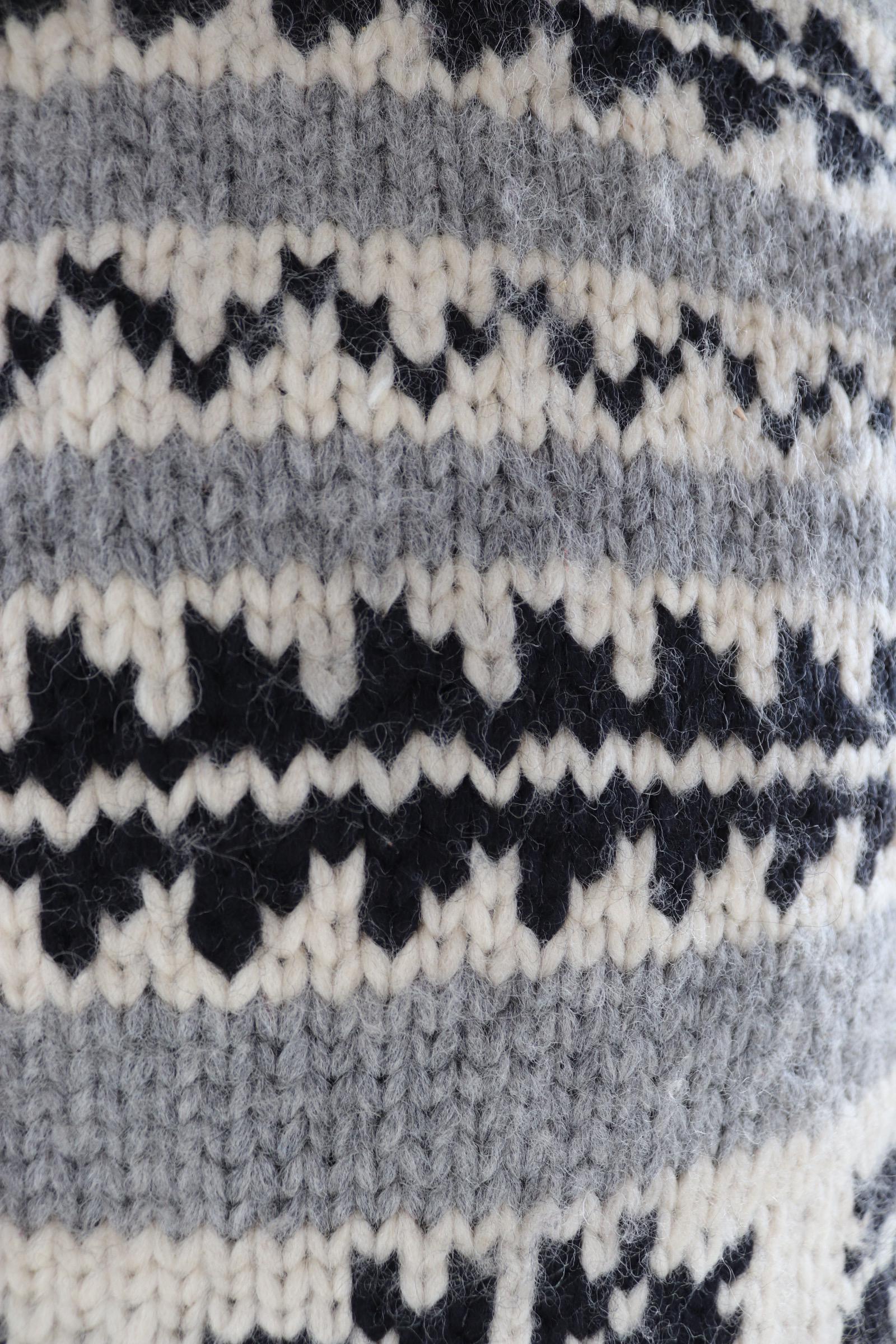 Vintage 1970s hand knitted Cowichan sweater - snowflake design - wool jumper - shawl collar - 40” chest