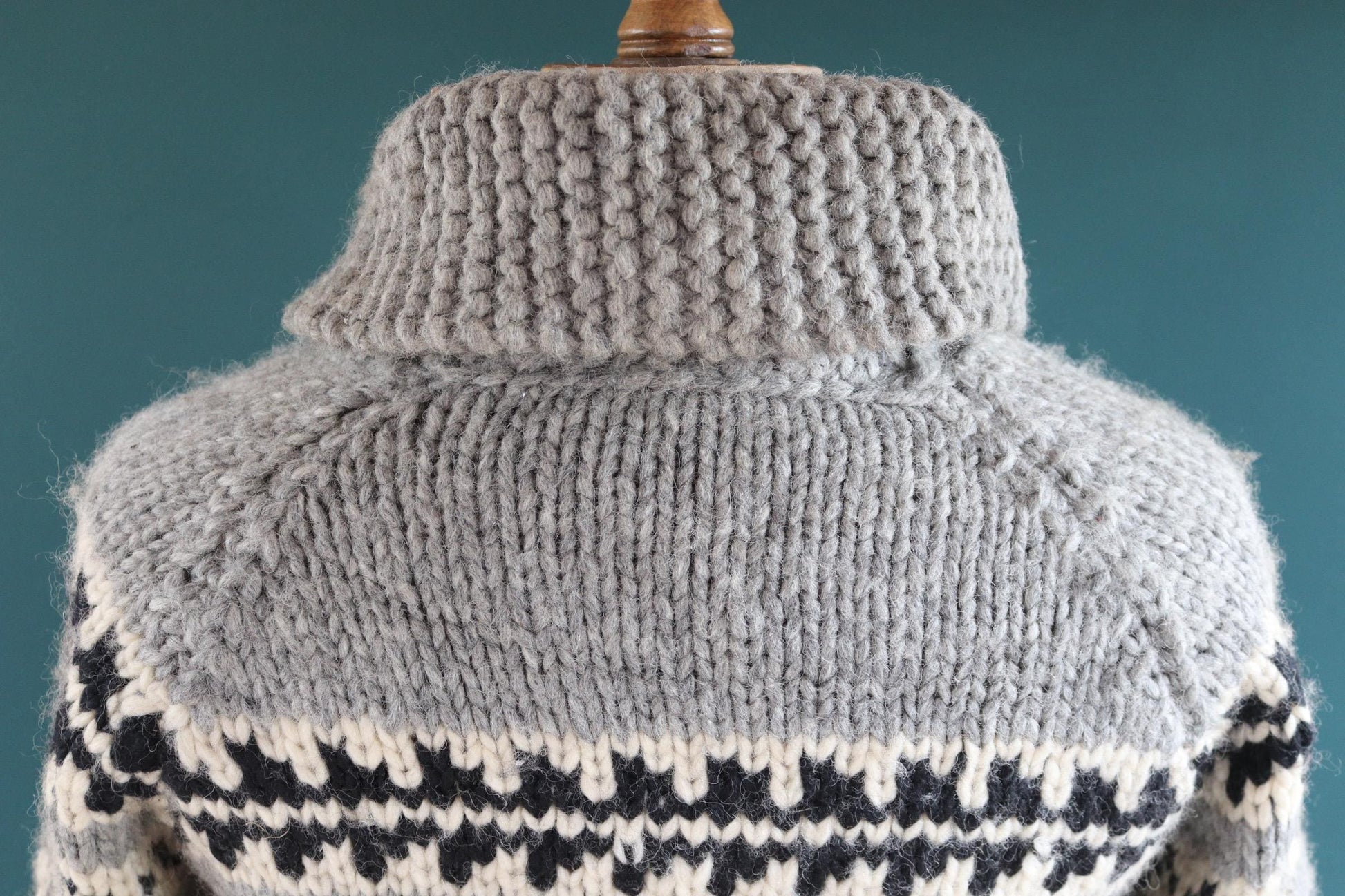 Vintage 1970s hand knitted Cowichan sweater - snowflake design - wool jumper - shawl collar - 40” chest