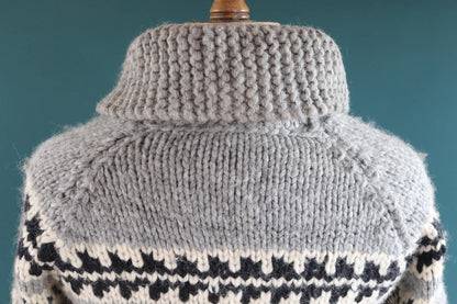 Vintage 1970s hand knitted Cowichan sweater - snowflake design - wool jumper - shawl collar - 40” chest