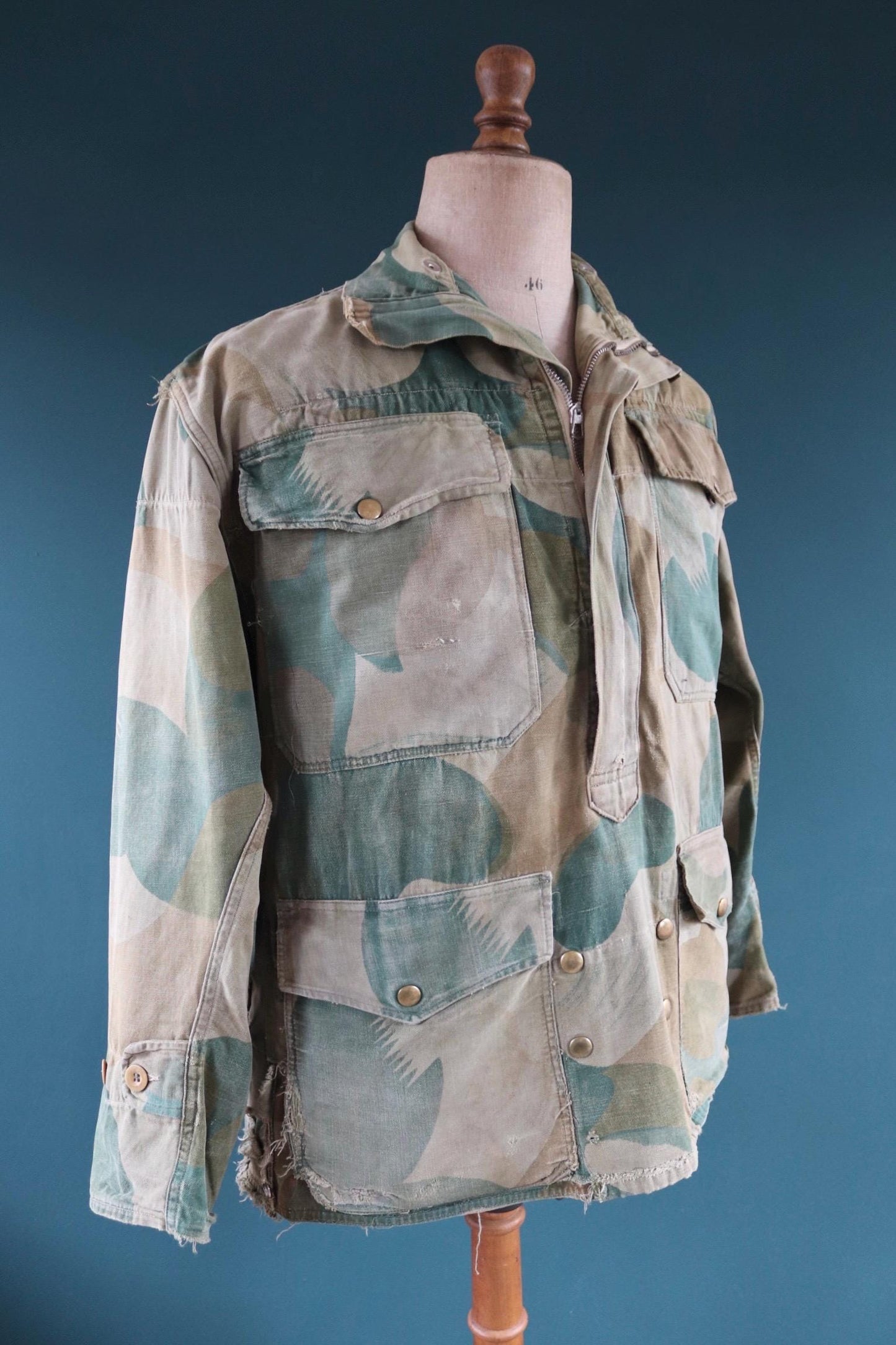 Vintage 1950s Belgian paratrooper smock - moon and balls camouflage jacket - military anorak - 47” chest