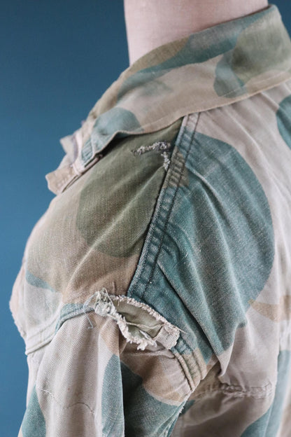 Vintage 1950s Belgian paratrooper smock - moon and balls camouflage jacket - military anorak - 47” chest