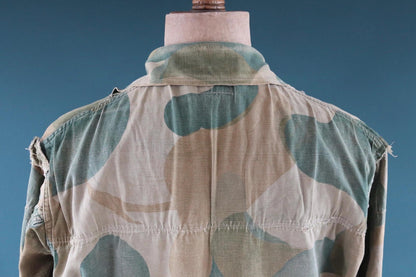 Vintage 1950s Belgian paratrooper smock - moon and balls camouflage jacket - military anorak - 47” chest