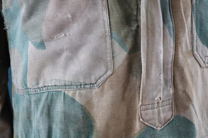 Vintage 1950s Belgian paratrooper smock - moon and balls camouflage jacket - military anorak - 47” chest