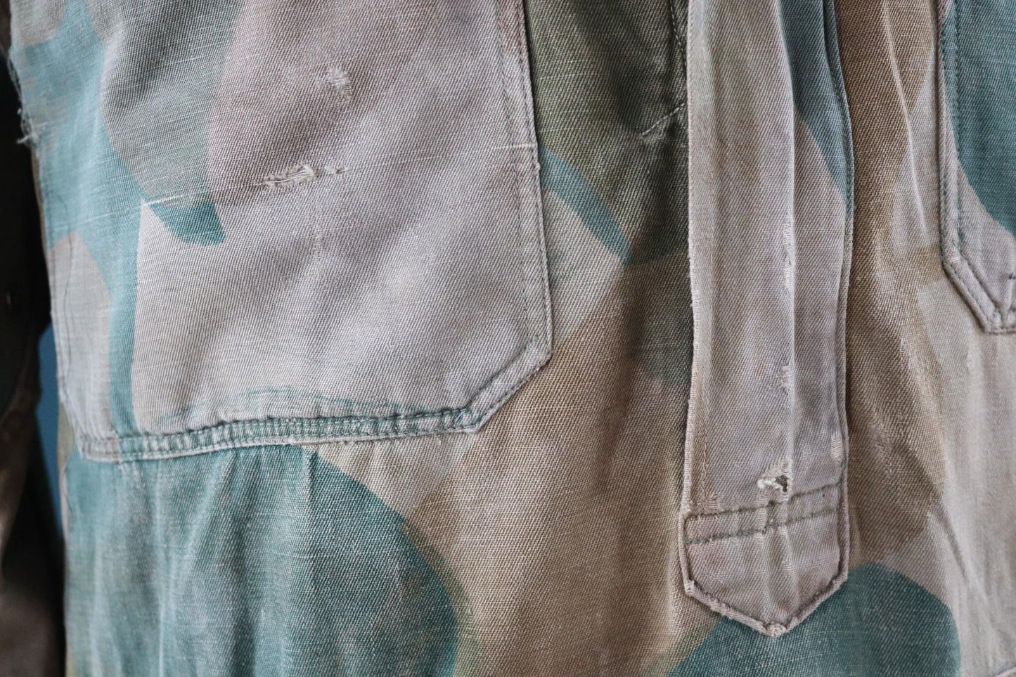 Vintage 1950s Belgian paratrooper smock - moon and balls camouflage jacket - military anorak - 47” chest