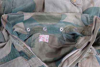 Vintage 1950s Belgian paratrooper smock - moon and balls camouflage jacket - military anorak - 47” chest