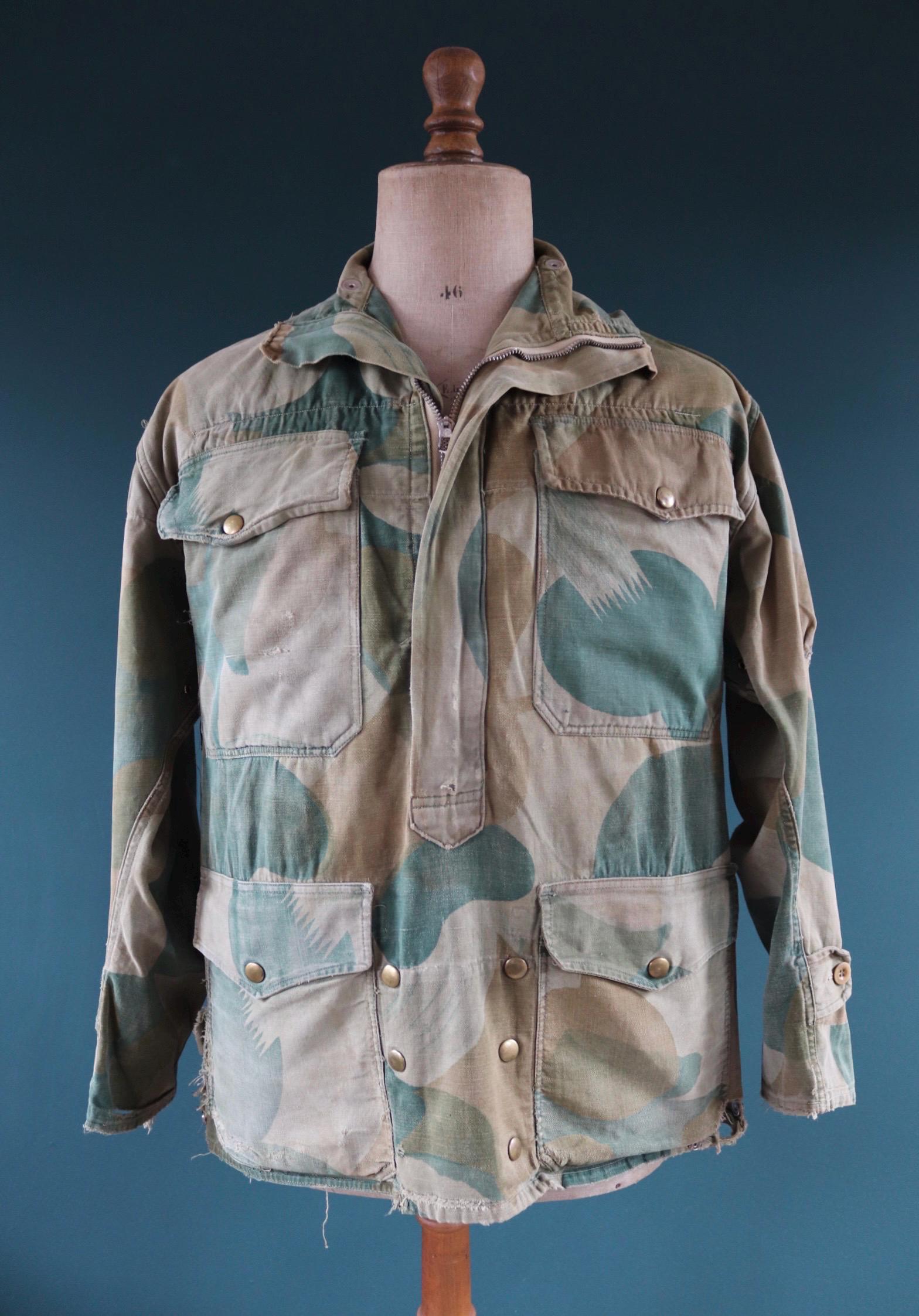Vintage 1950s Belgian paratrooper smock - moon and balls camouflage jacket - military anorak - 47” chest