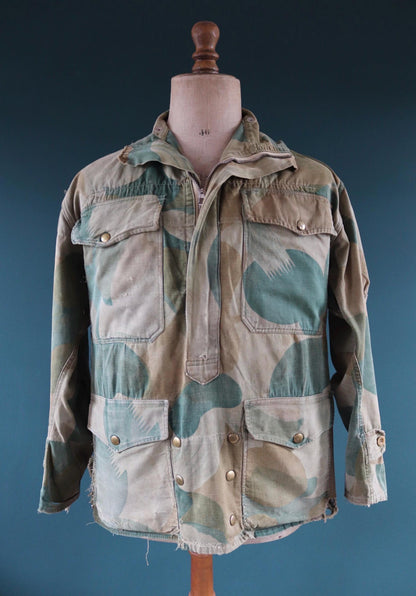 Vintage 1950s Belgian paratrooper smock - moon and balls camouflage jacket - military anorak - 47” chest