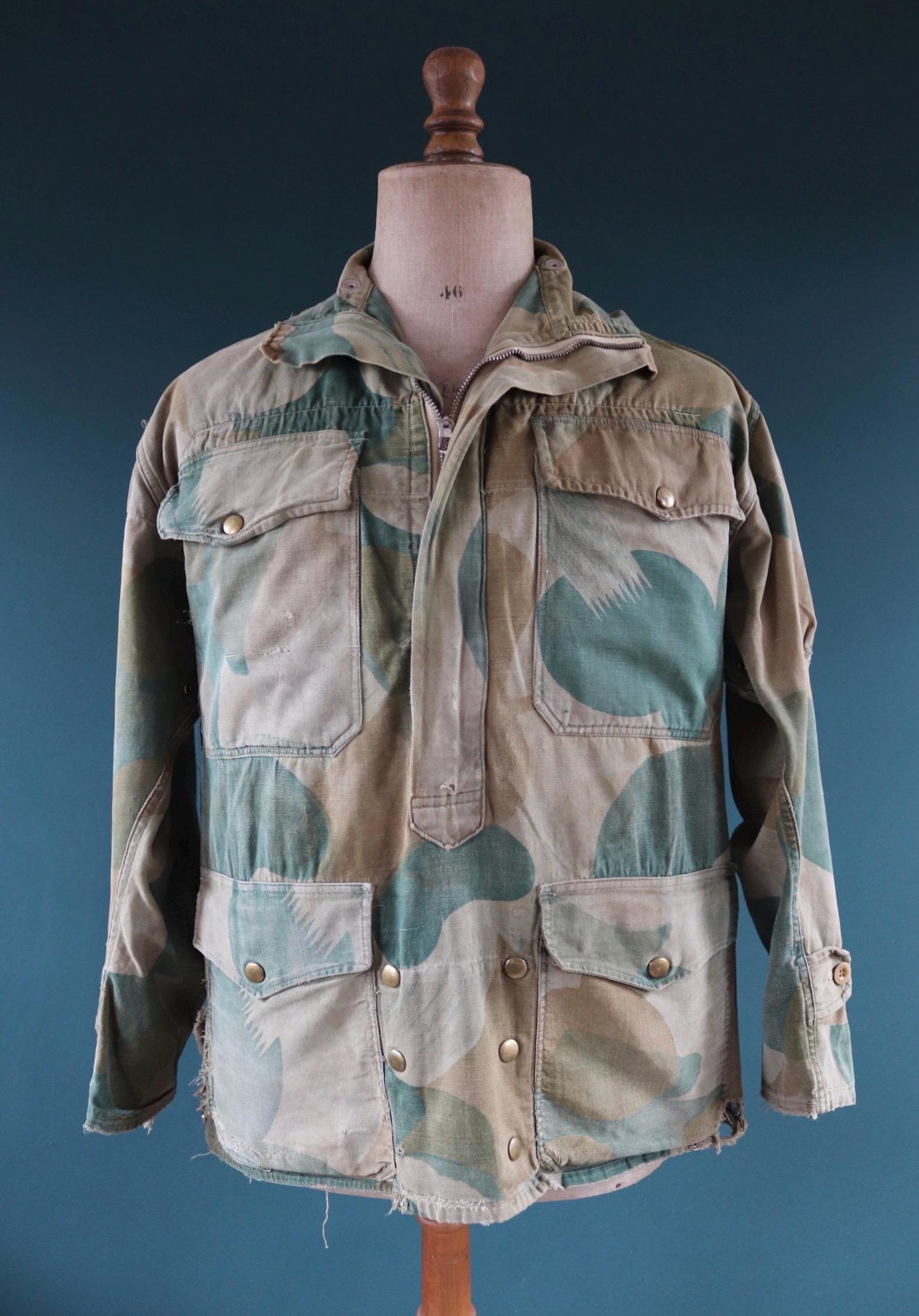 Vintage 1950s Belgian paratrooper smock - moon and balls camouflage jacket - military anorak - 47” chest