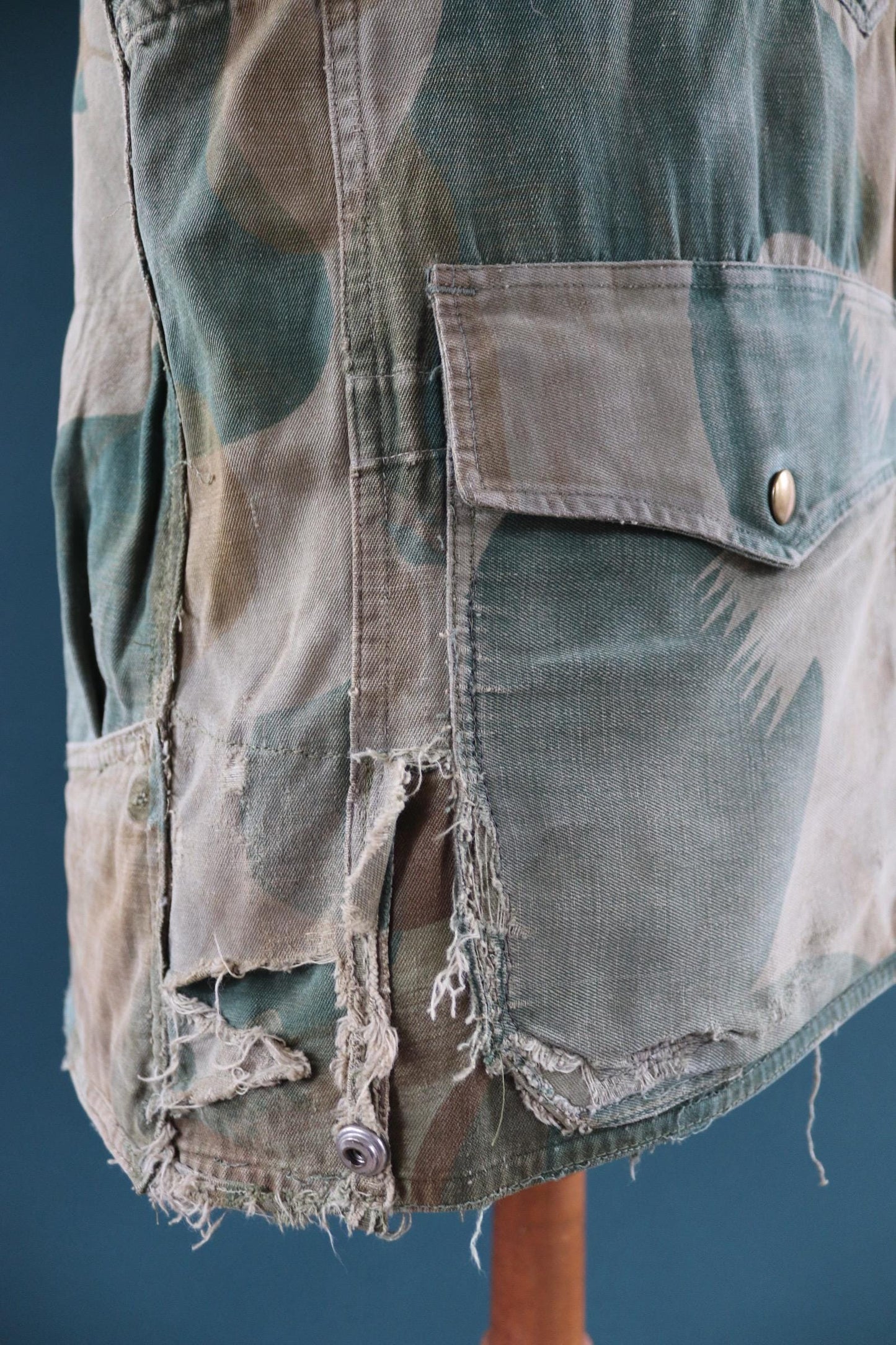 Vintage 1950s Belgian paratrooper smock - moon and balls camouflage jacket - military anorak - 47” chest