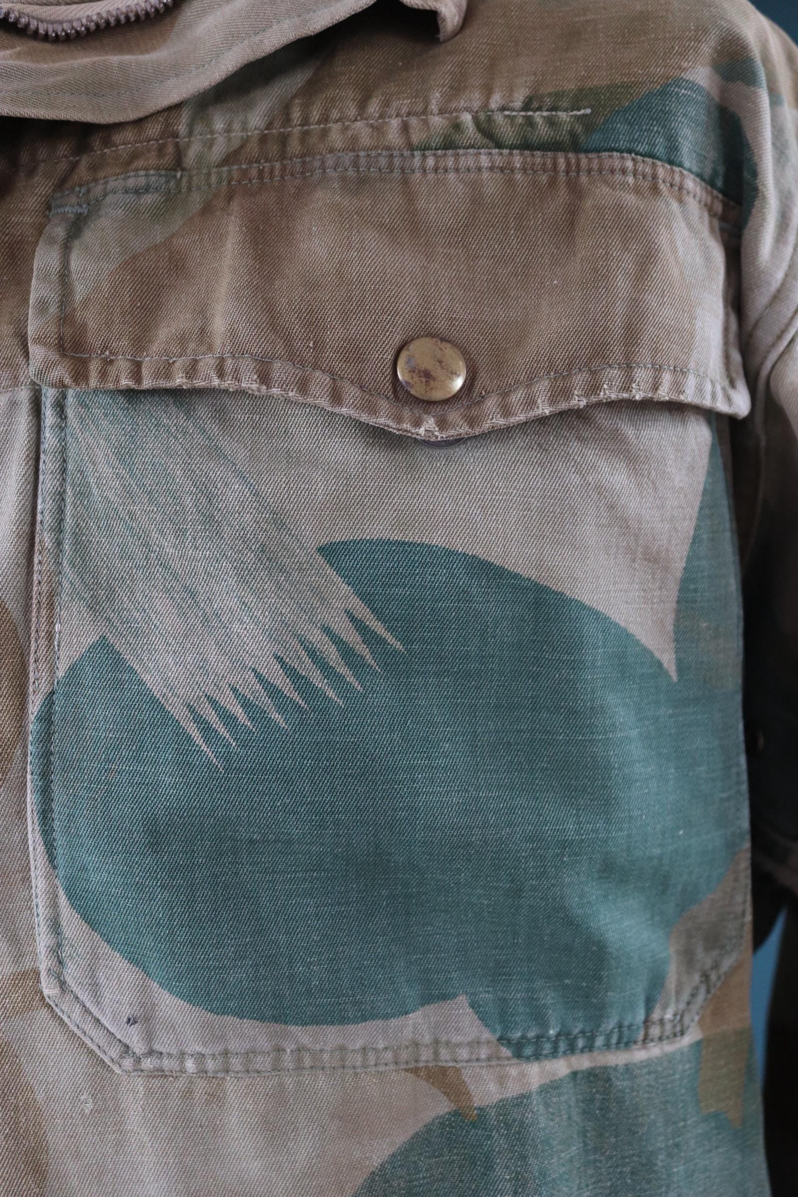 Vintage 1950s Belgian paratrooper smock - moon and balls camouflage jacket - military anorak - 47” chest