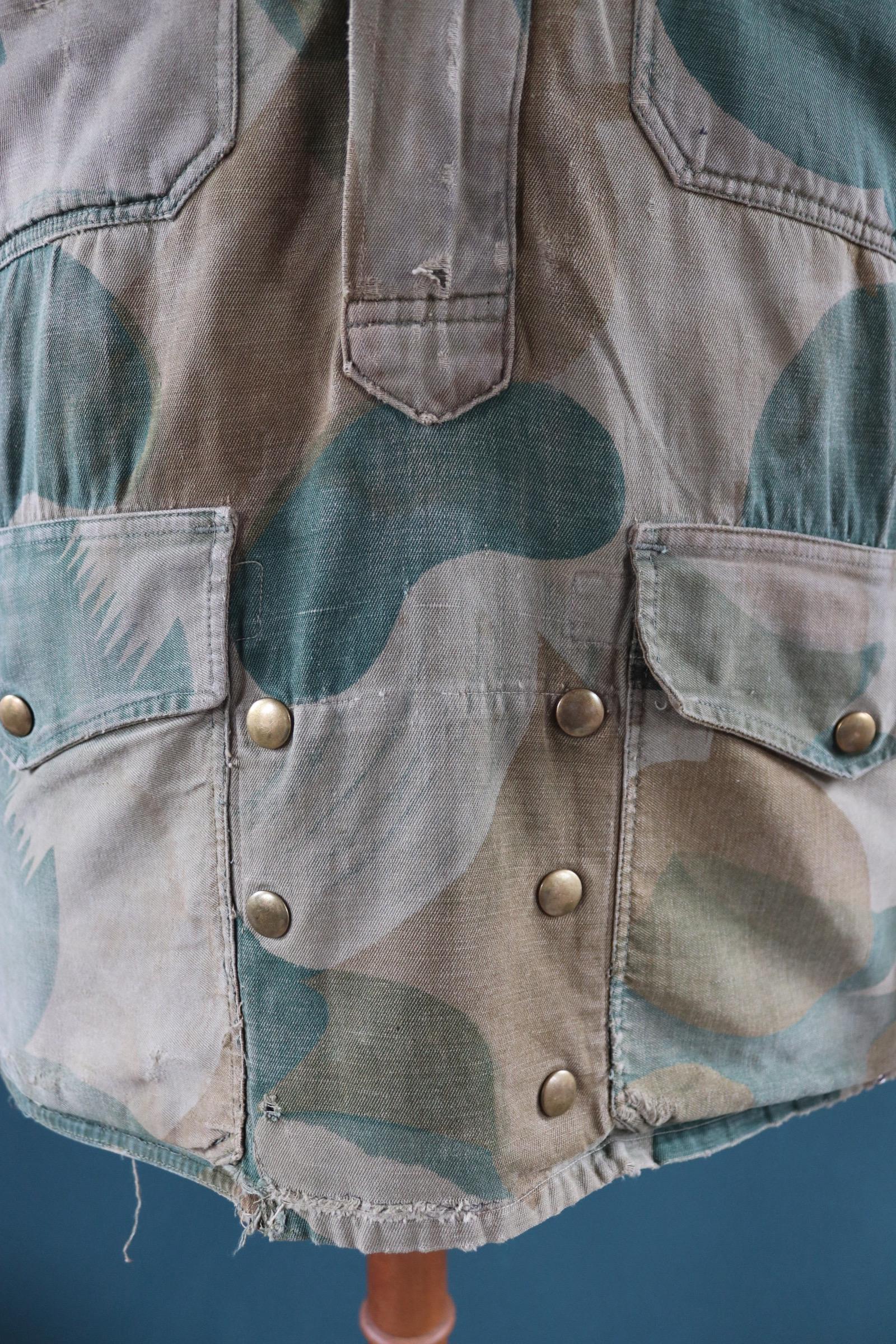 Vintage 1950s Belgian paratrooper smock - moon and balls camouflage jacket - military anorak - 47” chest