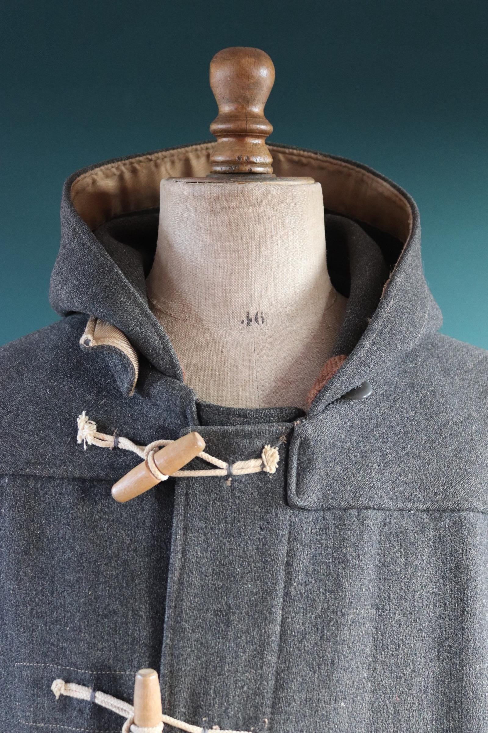 Vintage 1950s Gloverall duffle coat - grey wool jacket - wooden toggle buttons - 54" chest
