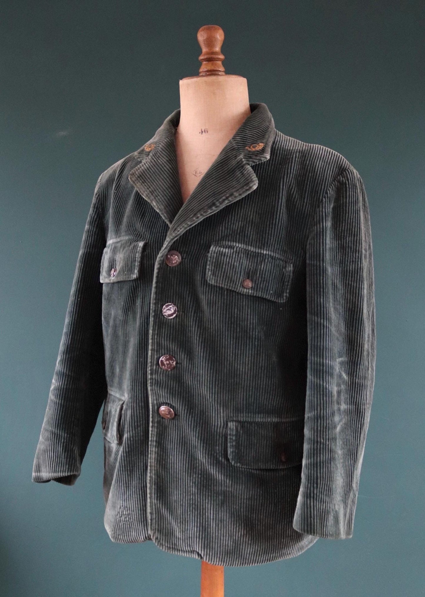 Vintage French workwear jacket - green corduroy - gamekeeper chore coat - 45” chest