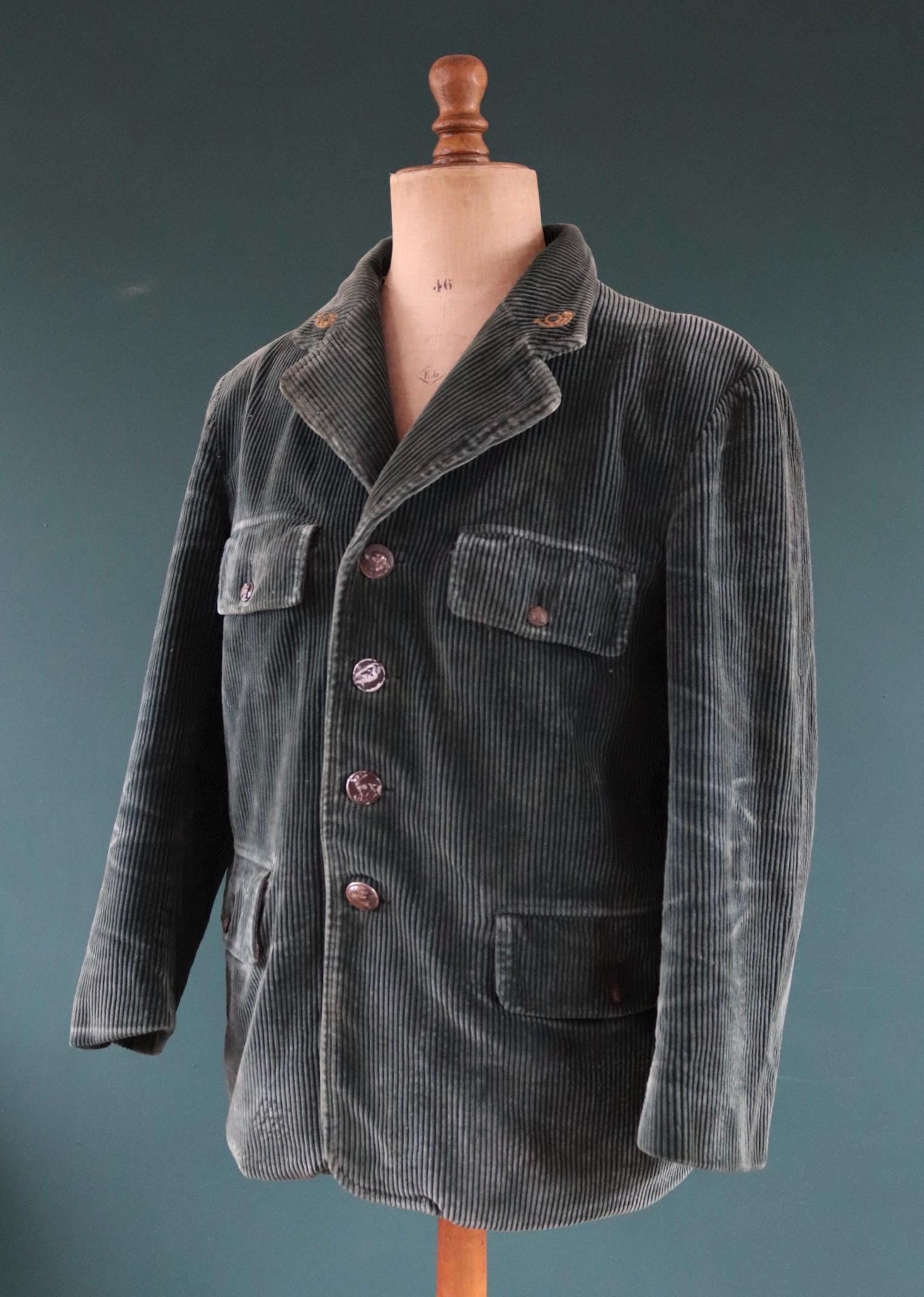 Vintage French workwear jacket - green corduroy - gamekeeper chore coat - 45” chest