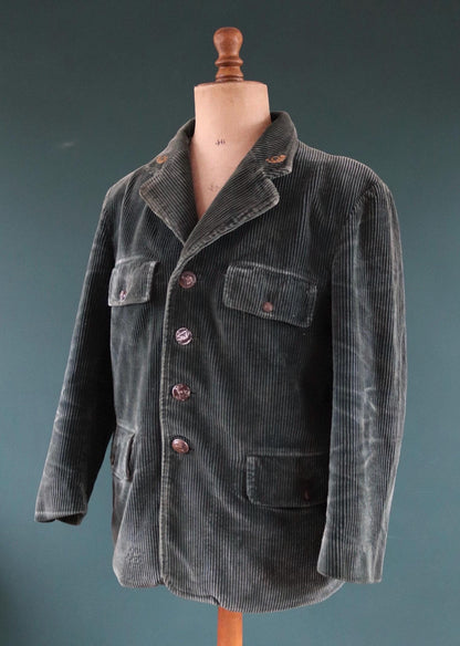 Vintage French workwear jacket - green corduroy - gamekeeper chore coat - 45” chest