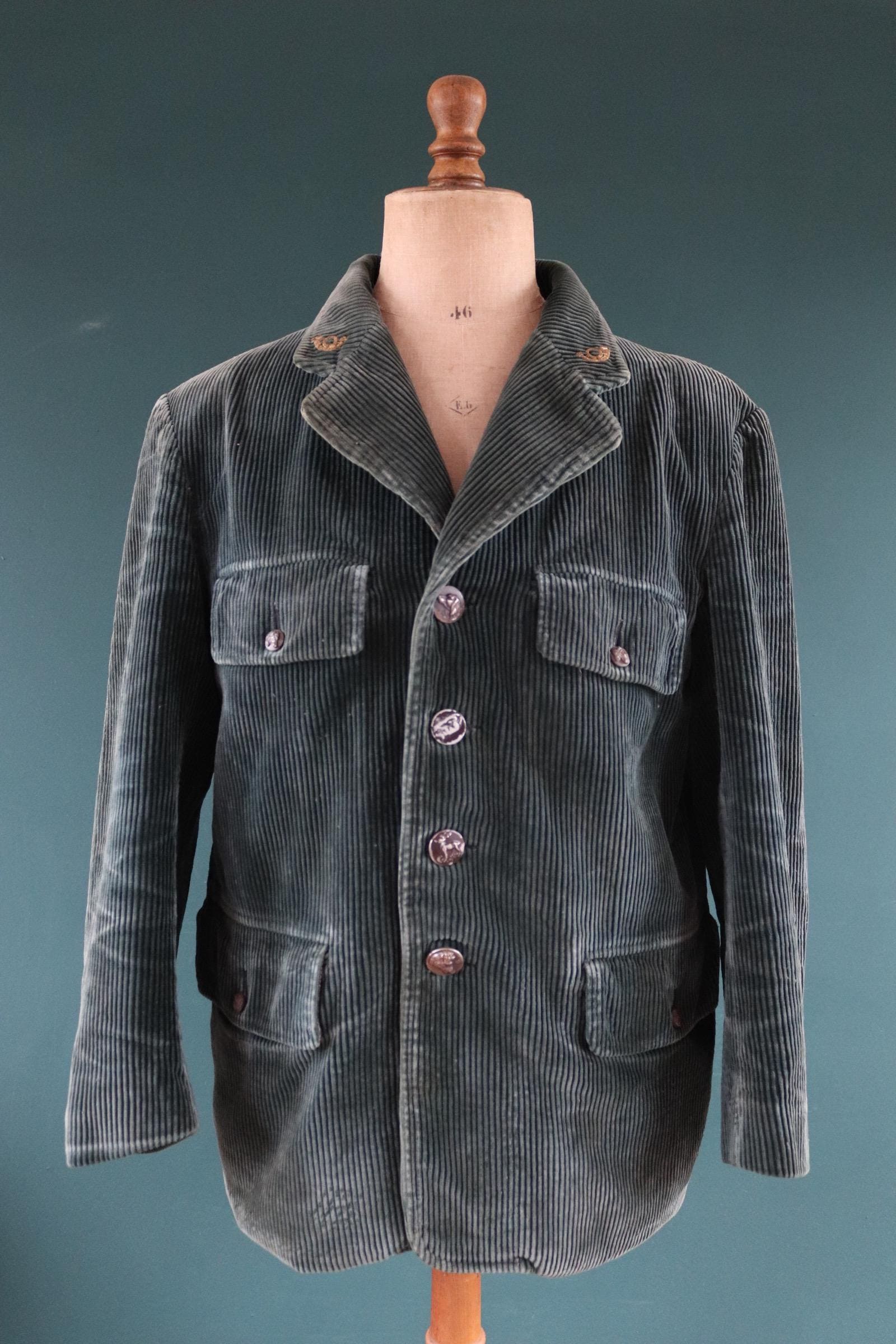 Vintage French workwear jacket - green corduroy - gamekeeper chore coat - 45” chest